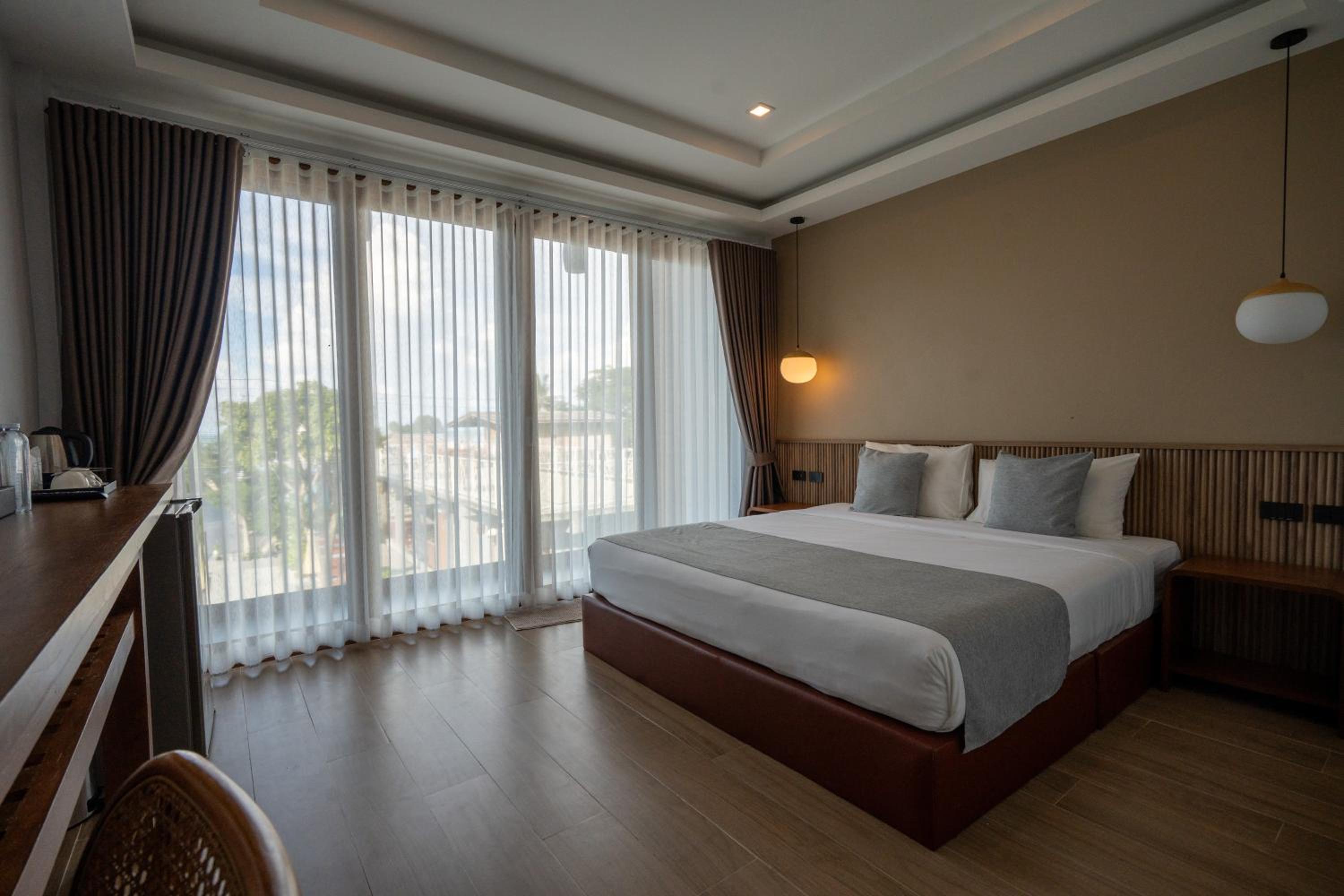 Deluxe Double Room with Pool View