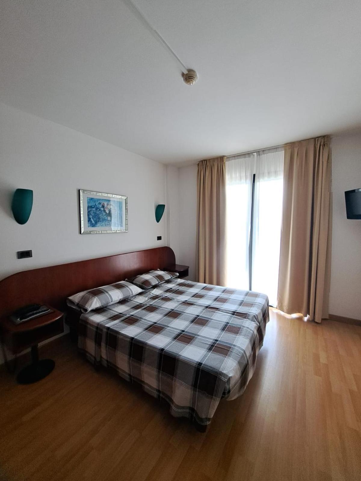 Deluxe Double Or Twin Room With Pool View