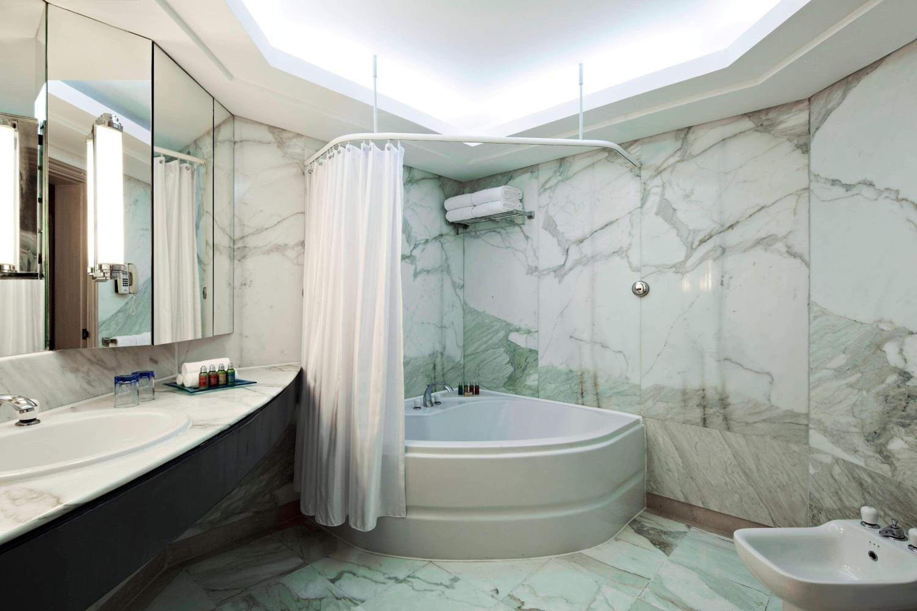 One-Bedroom Neptune King Suite with Balcony and Sea View