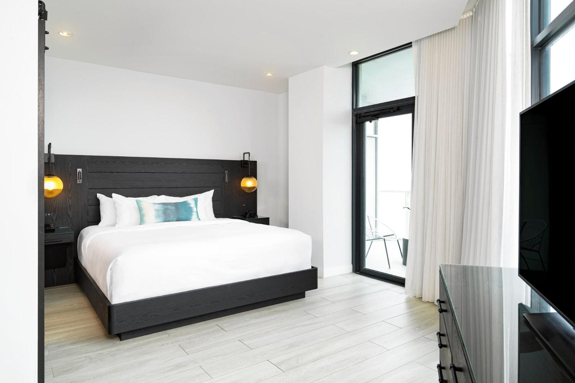 Deluxe Junior King Suite with Terrace 