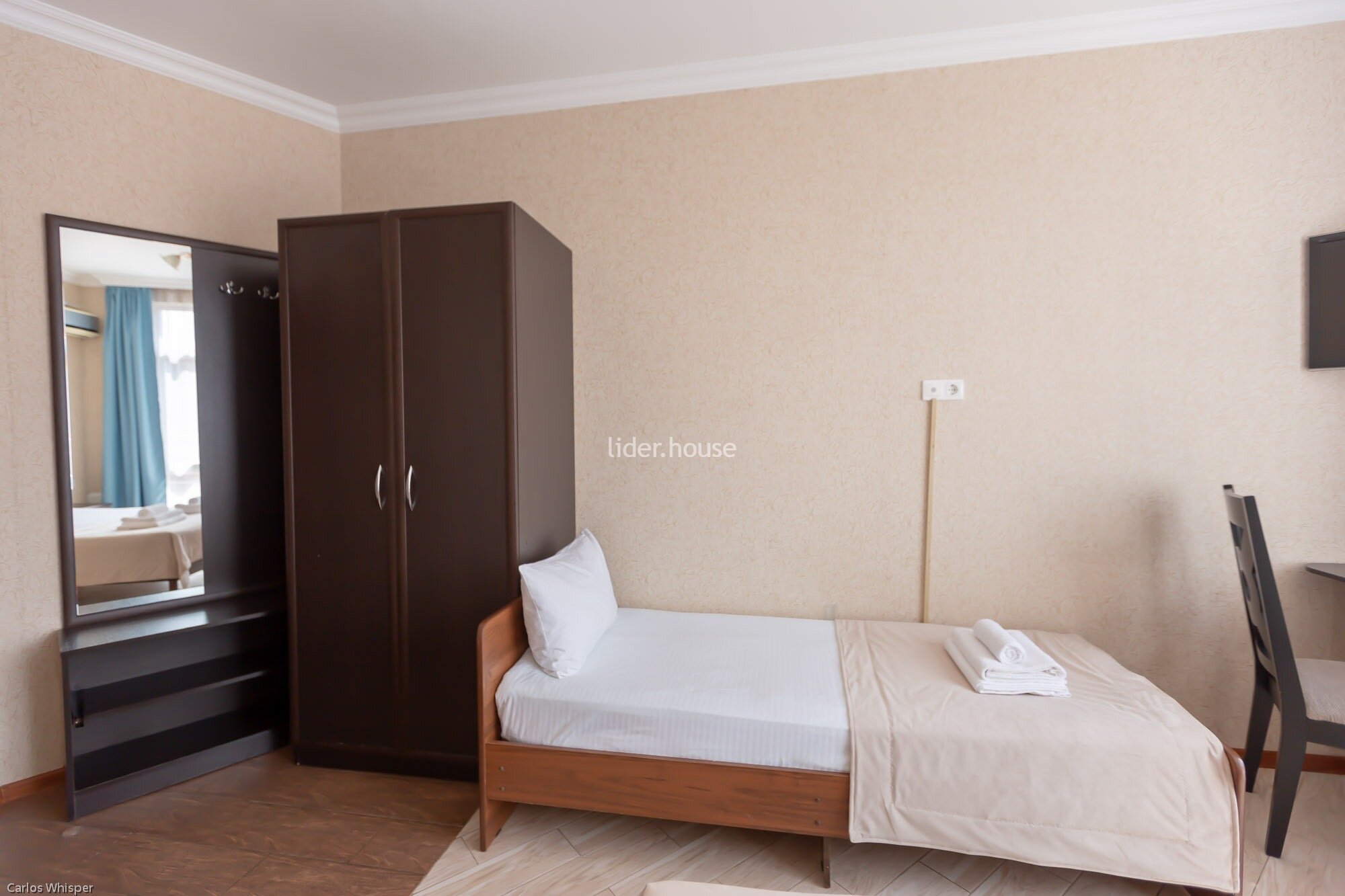 Трехместный номер с видом на горы