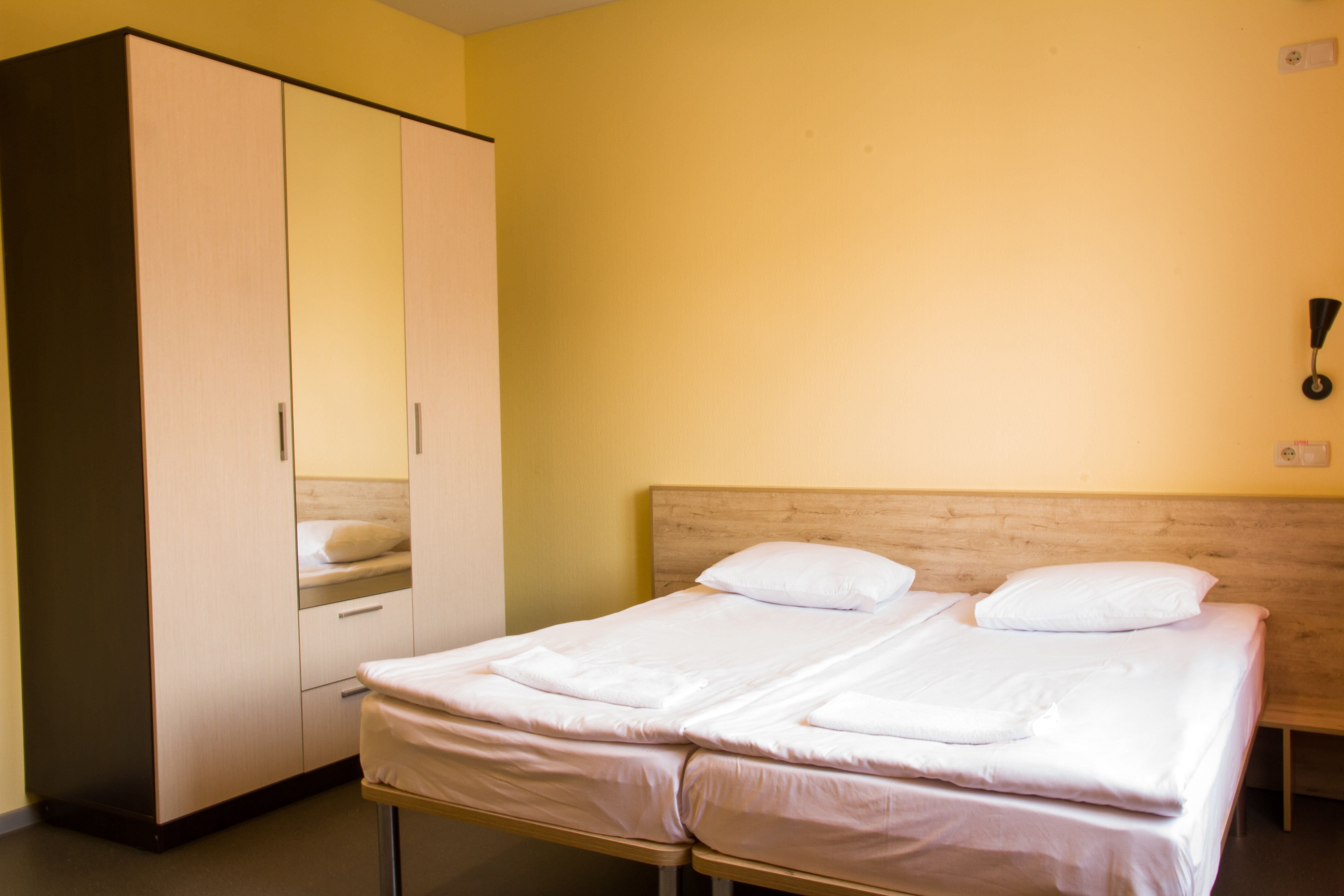 Двухместный номер с удобствами в блоке на 2-номера (общий туалет и душ на два номера)