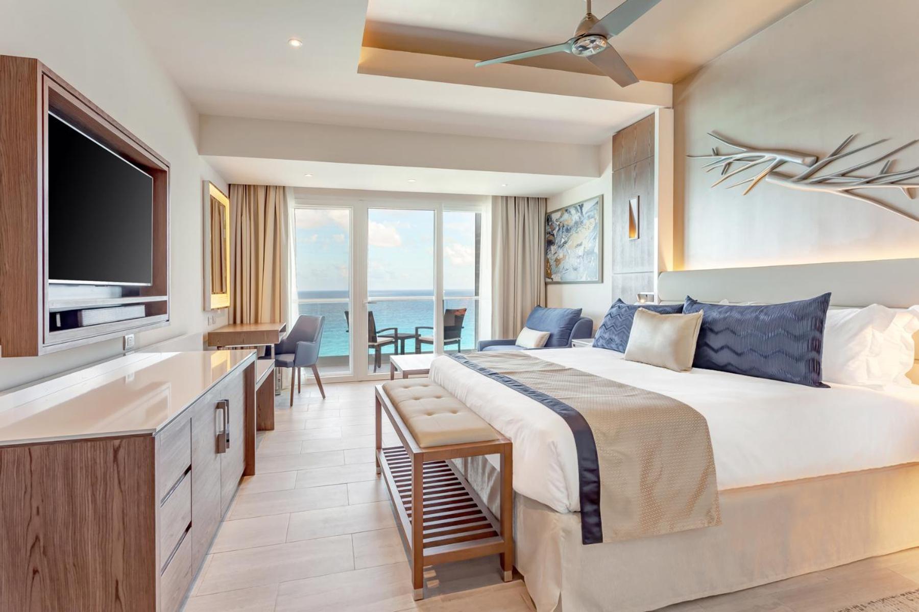 Luxury Presidential Ocean Front One Bedroom Suite Diamond Club