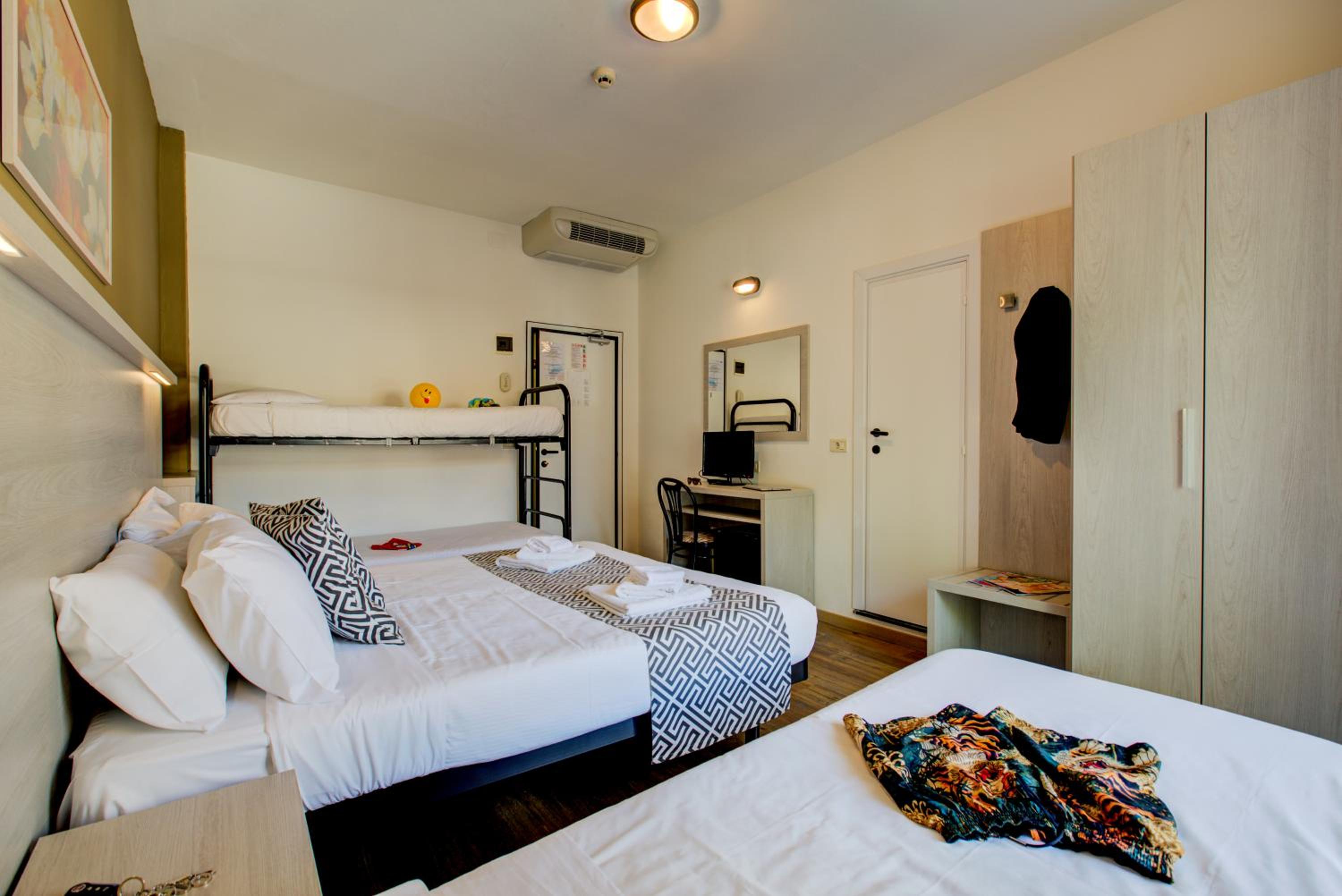 Family Room with Side Sea View and Balcony