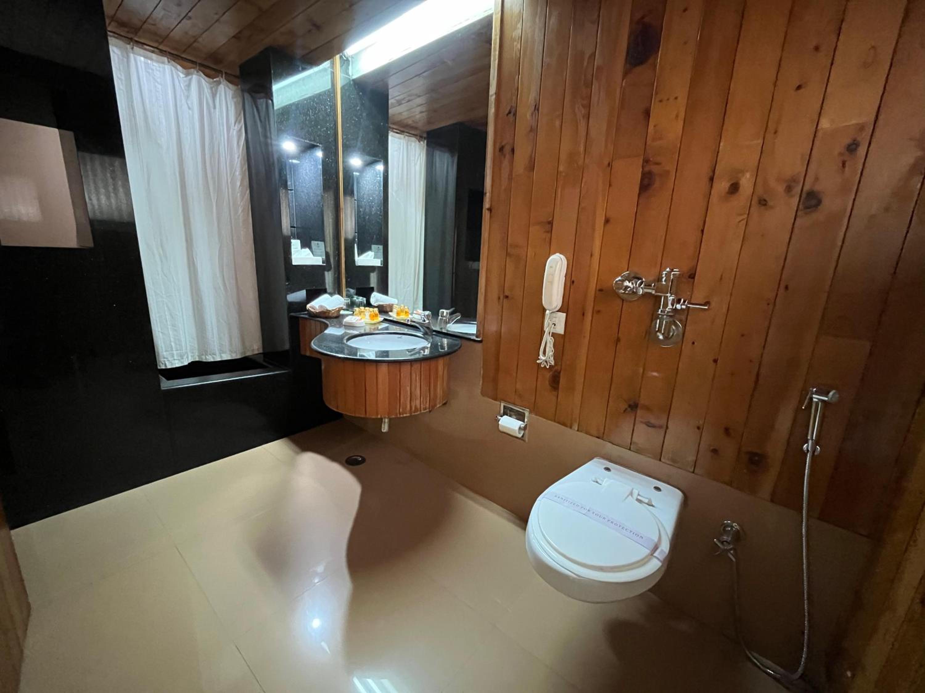 Deluxe Suite - Rs.500/person credit on SPA usage