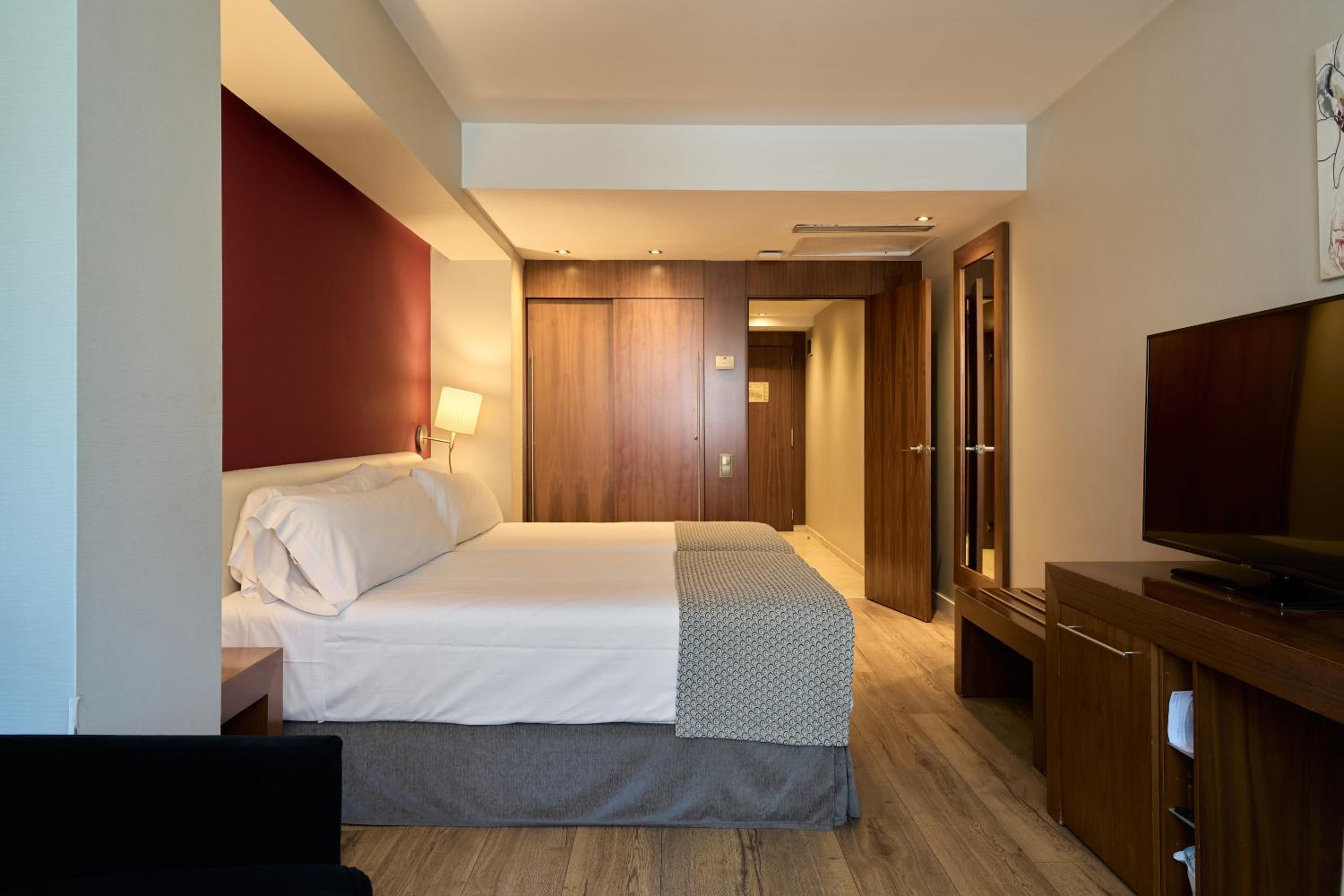 Family Room (4 guest)