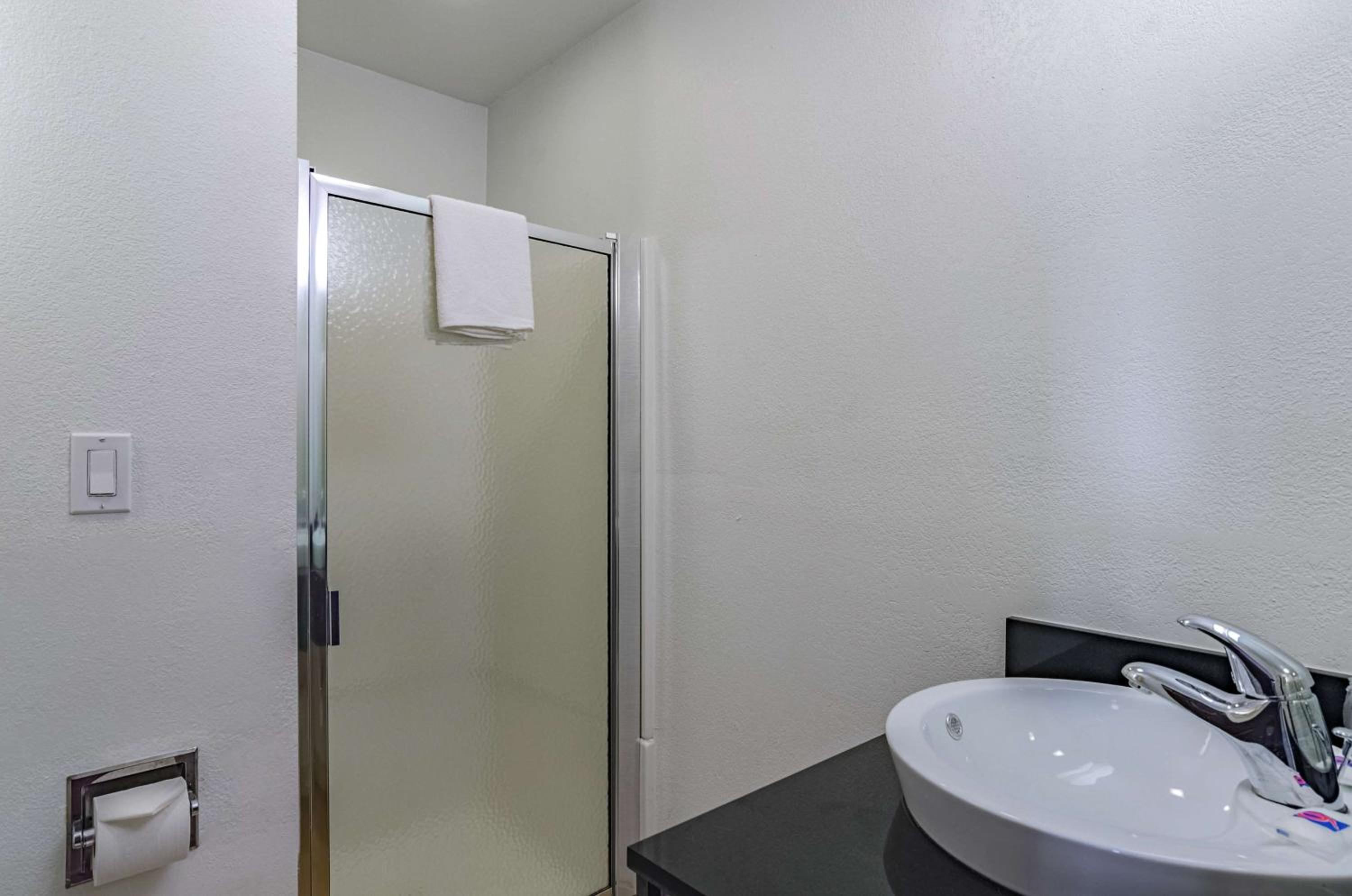 Deluxe King Room - Non-Smoking