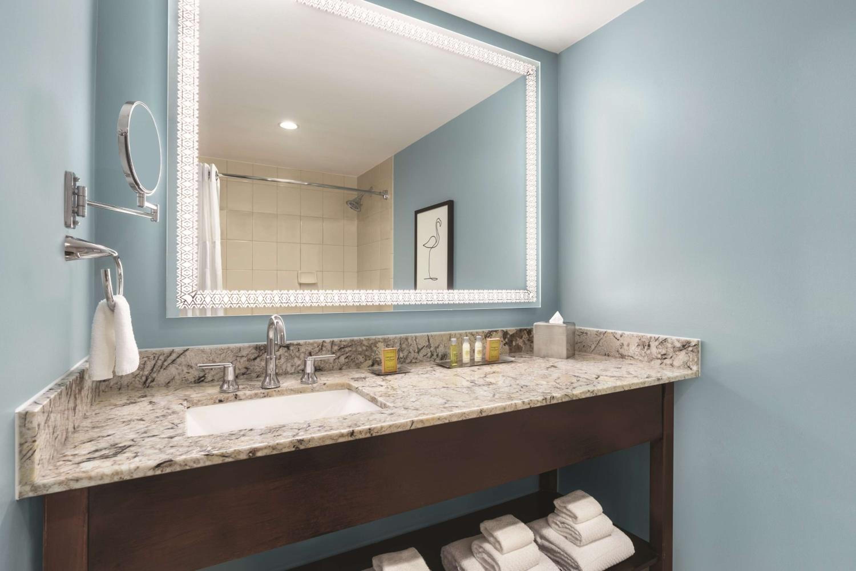 King Room with Patio - Non-smoking