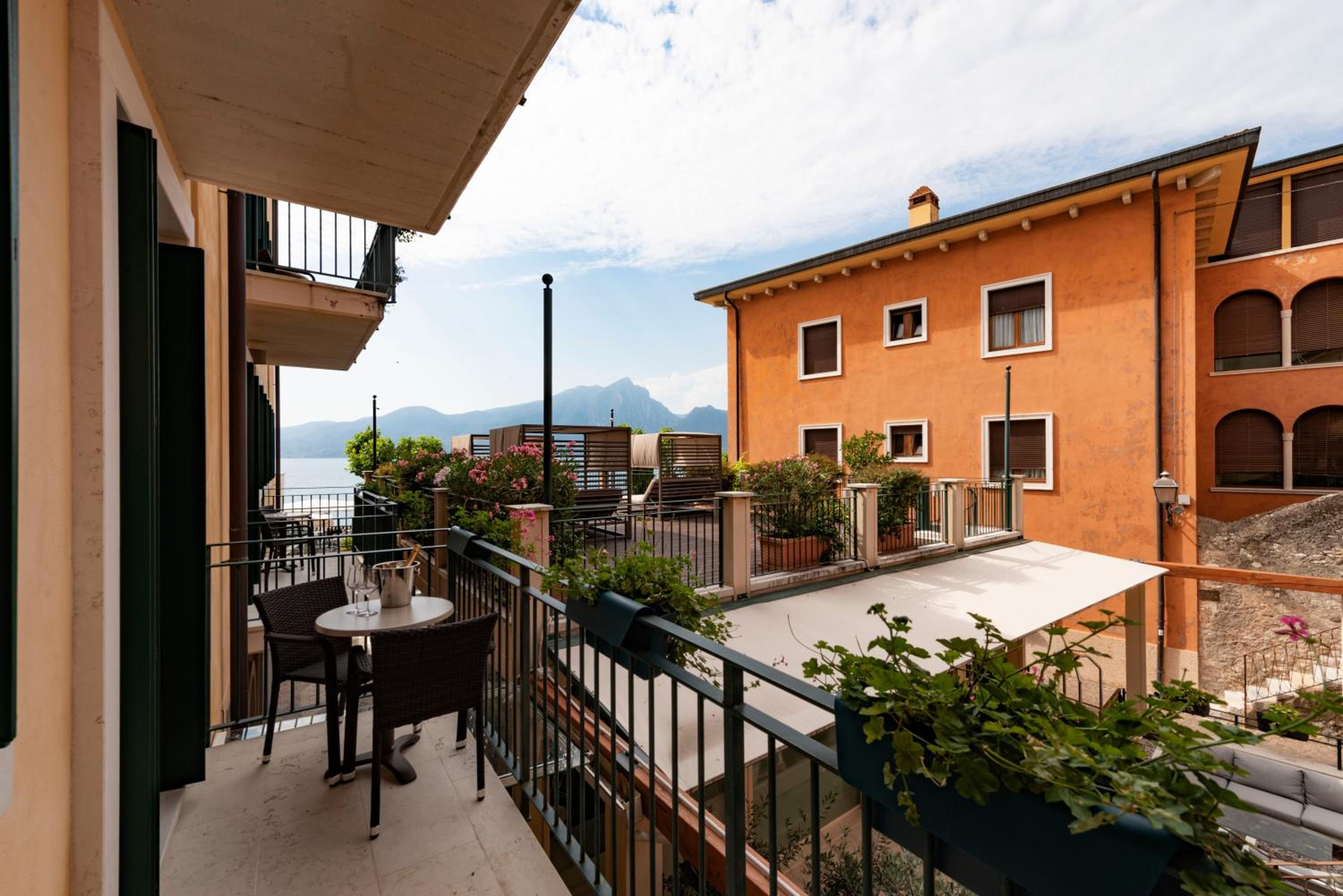 Double Room with Partial Lake View