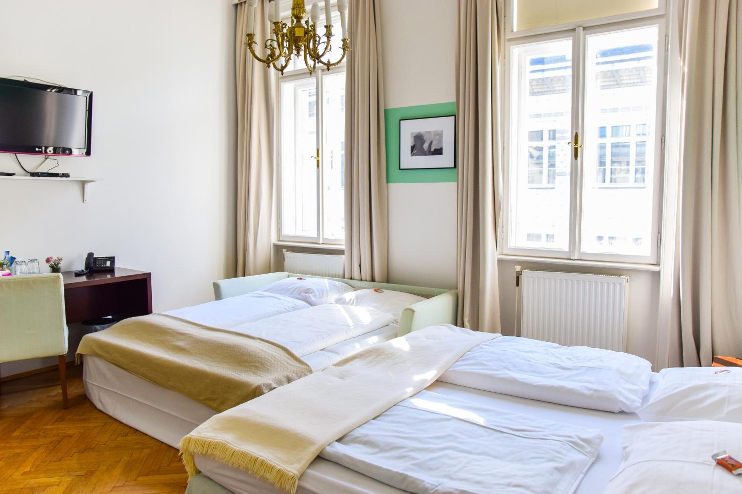 Grand Double Room with Private Bathroom