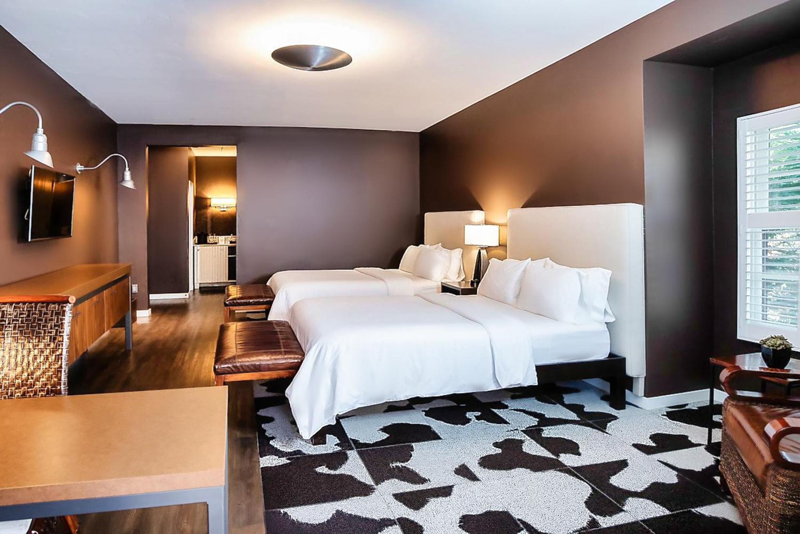 Deluxe Queen Room with Two Queen Beds