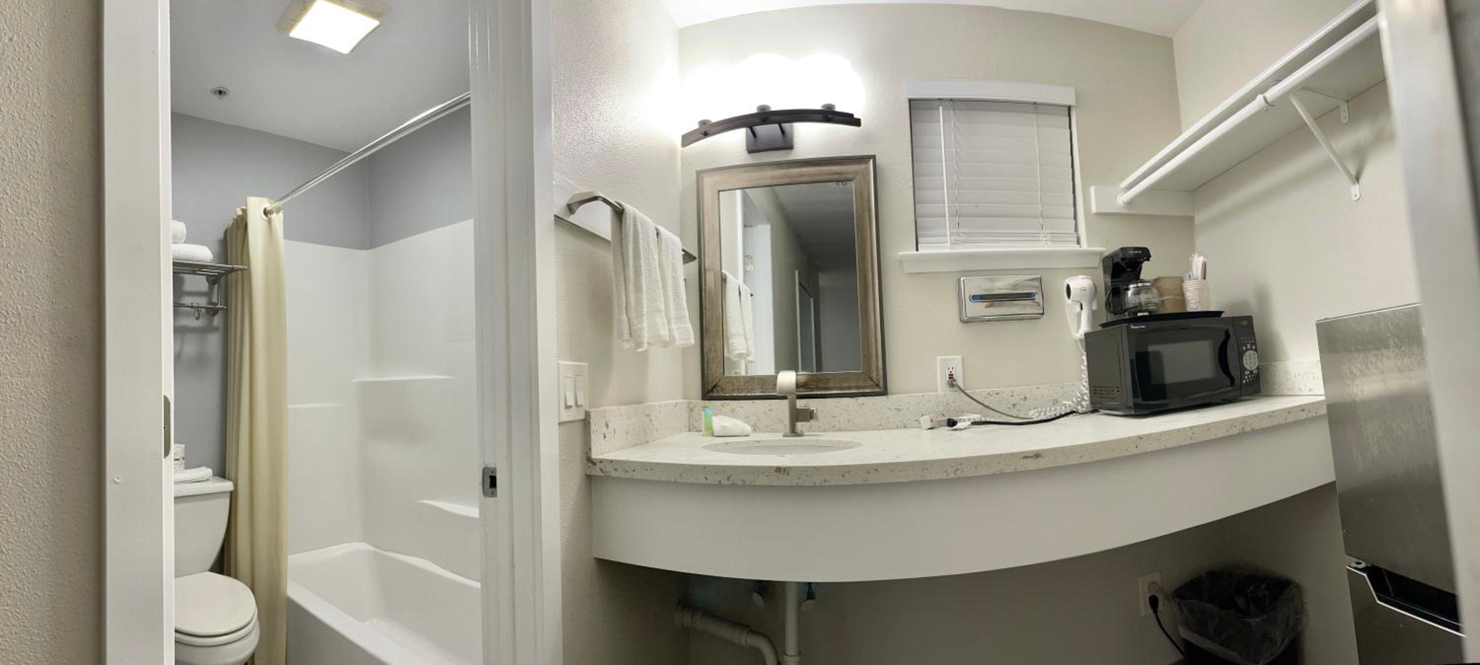 Deluxe Queen Suite with Two Queen Beds