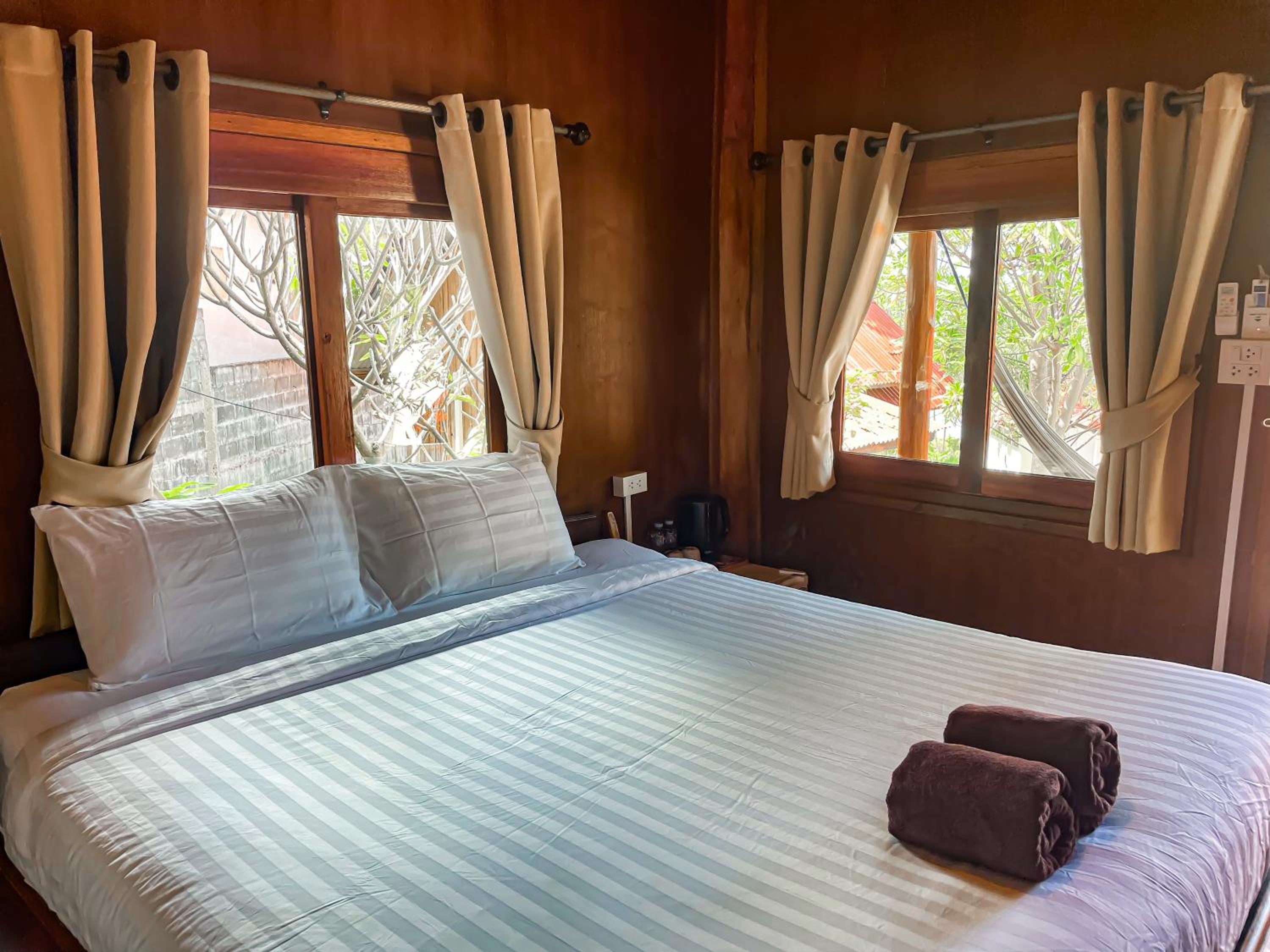 Bungalow with Garden View