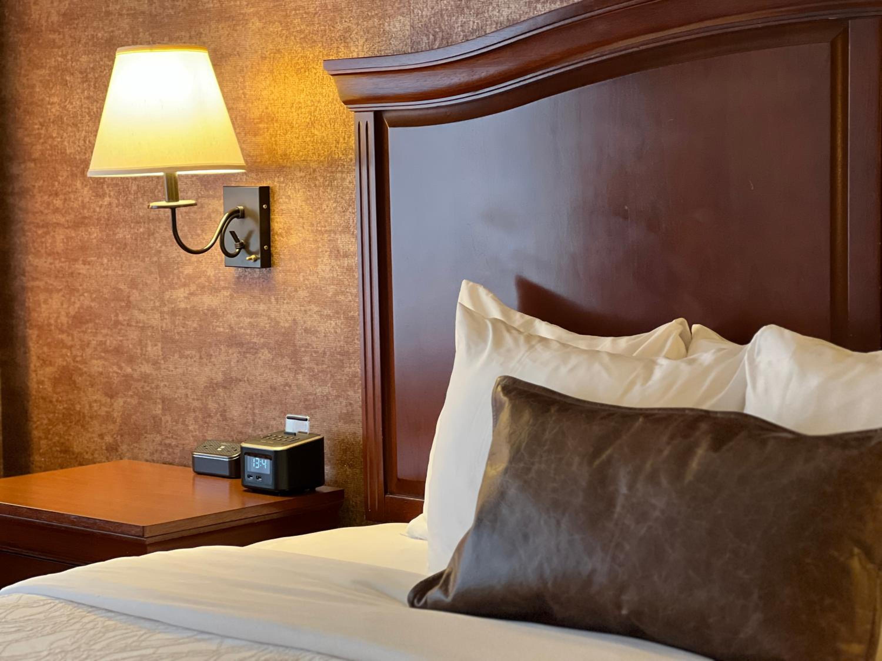 Deluxe King Room - Non-Smoking