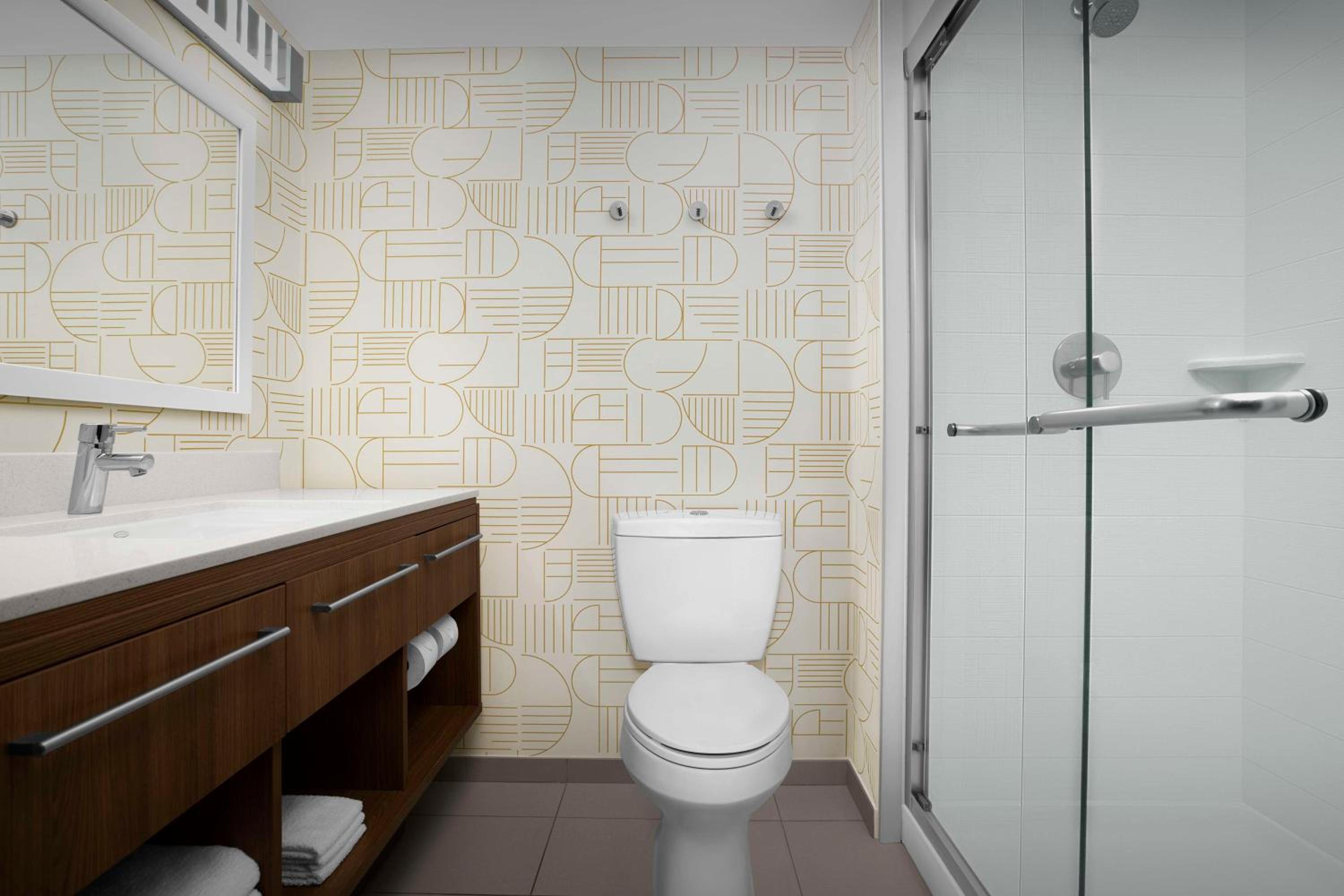 King Studio with Accessible Bathtub