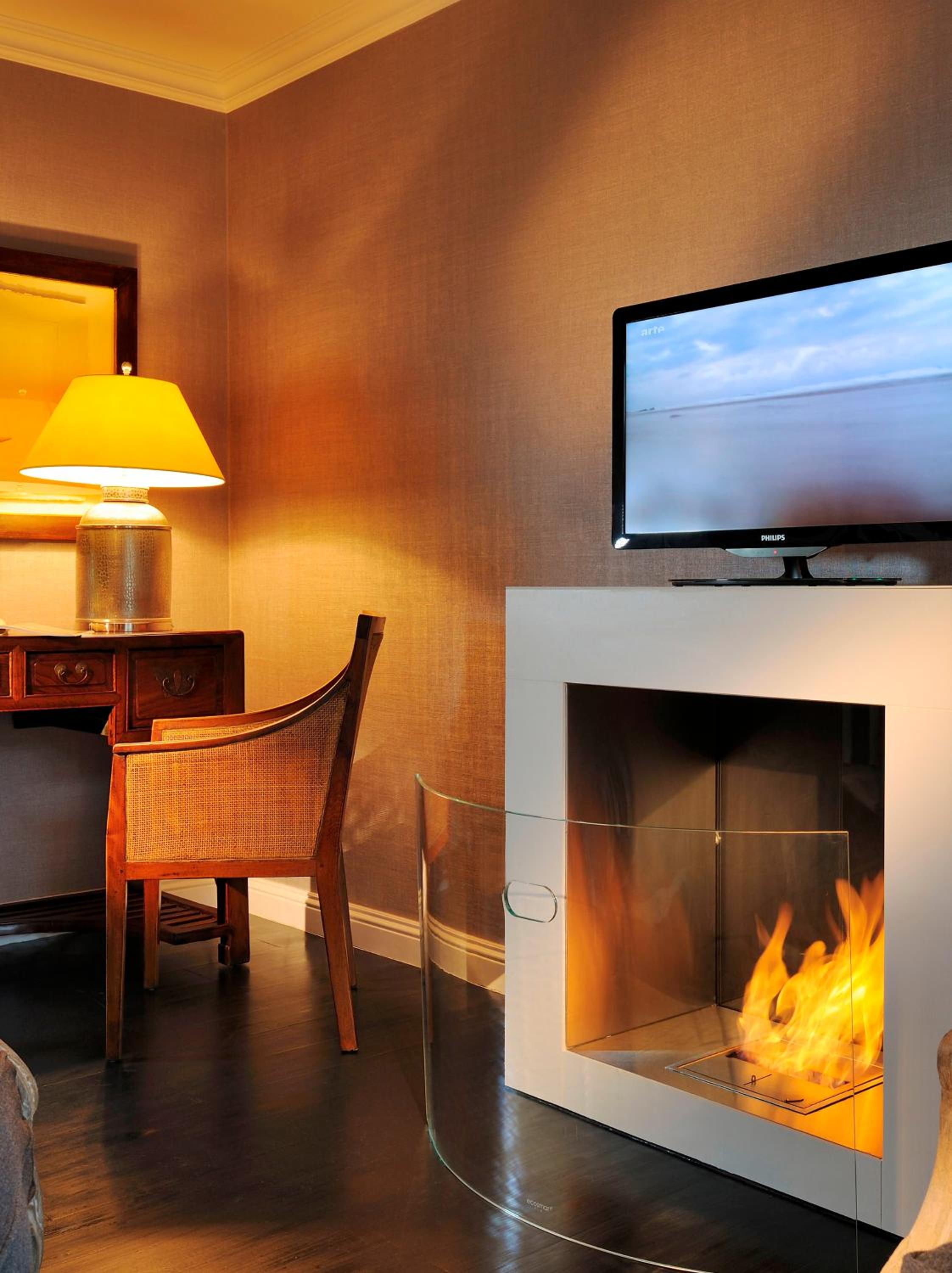 King Suite - Non-Smoking