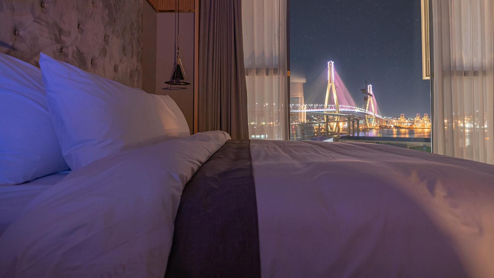 Suite Twin with Bridge View