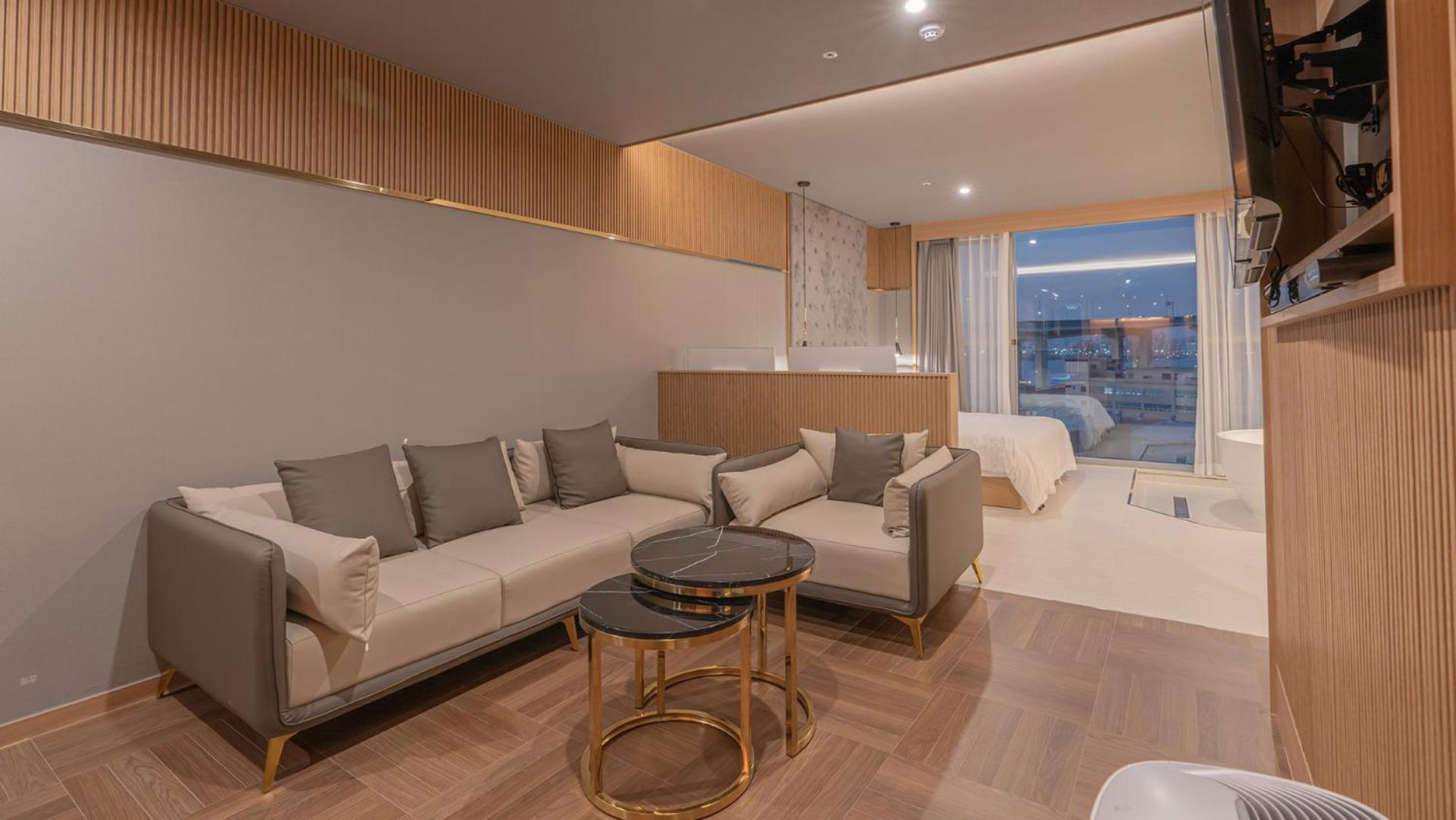 Suite Twin with Bridge View