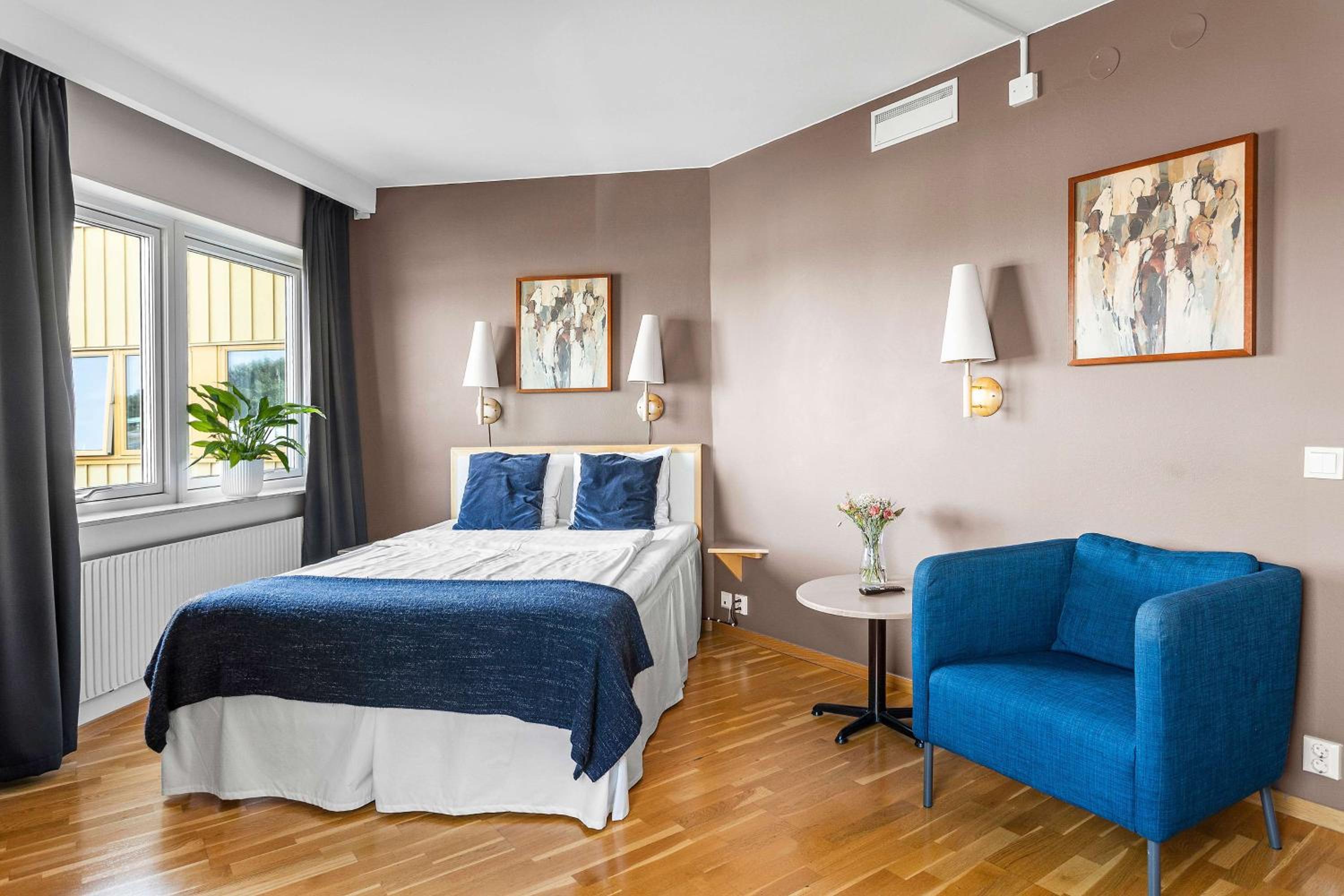 Double Room (55 in bed)