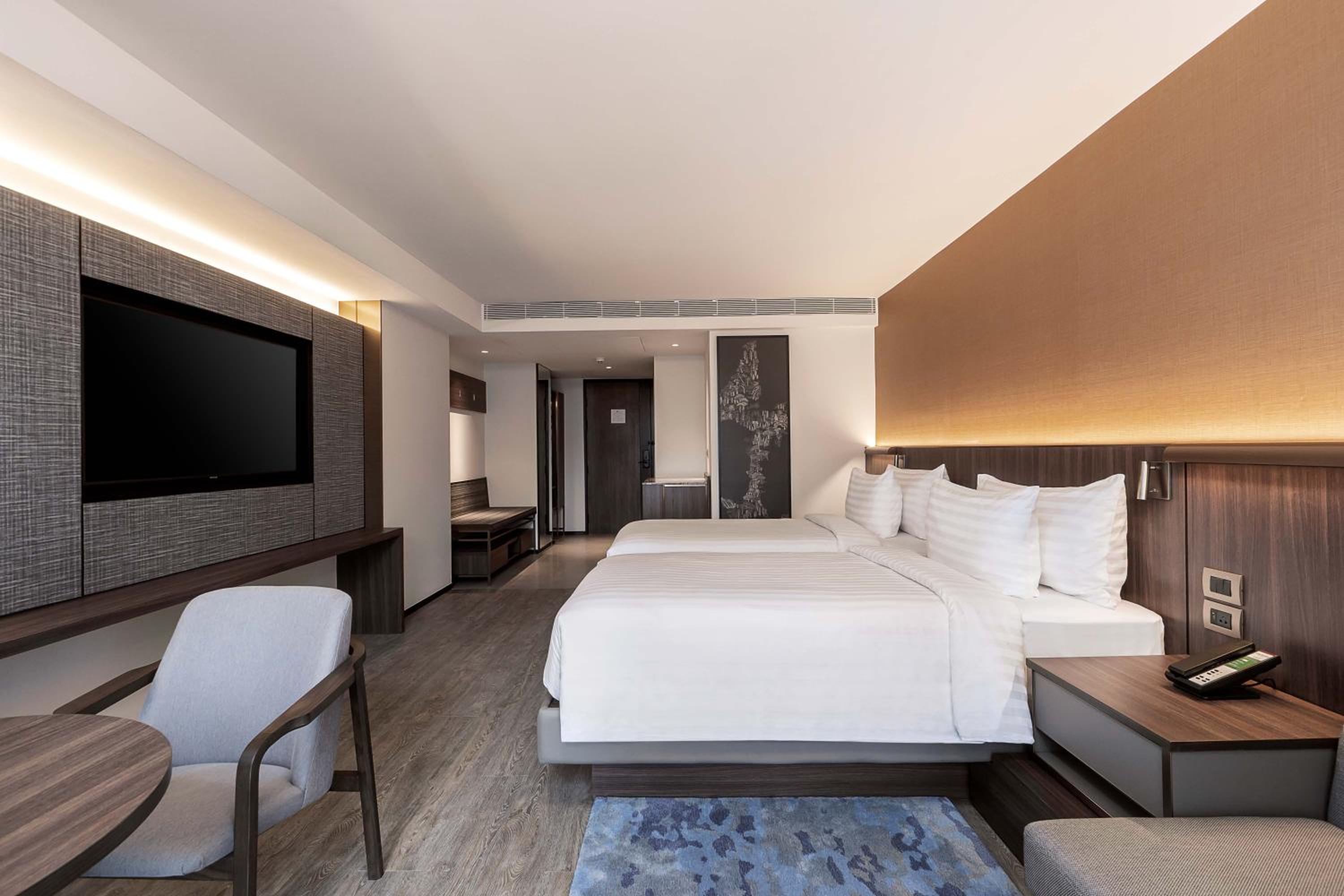 Deluxe Pool View Twin Room