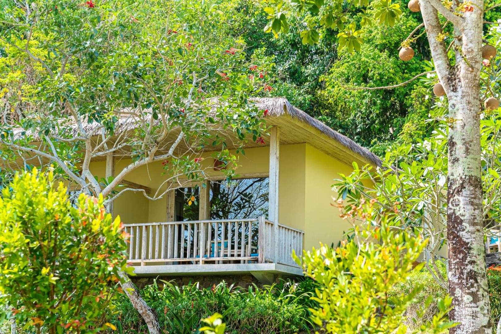 Hill Bungalow with bathtub