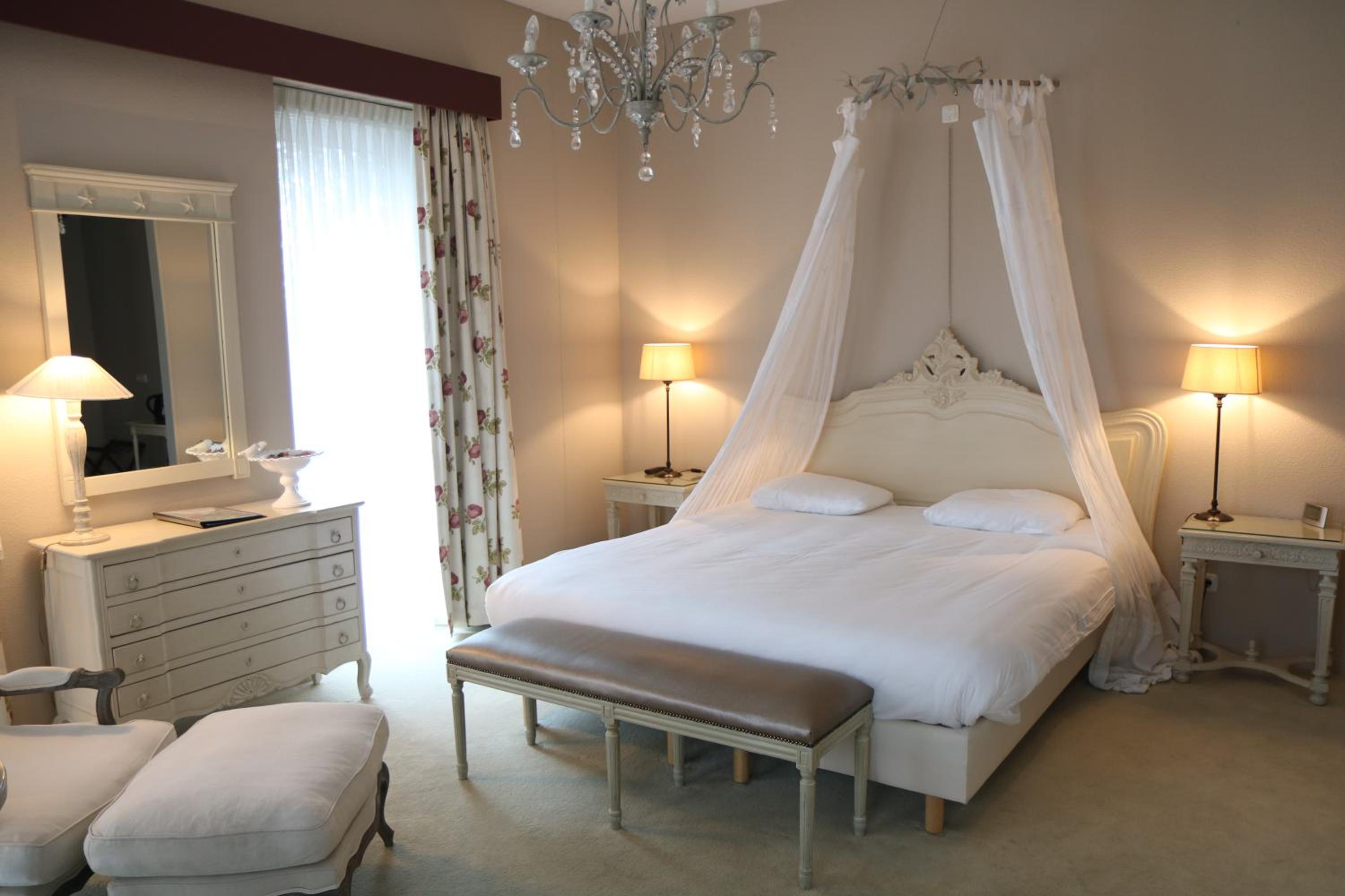 Honeymoon Suite