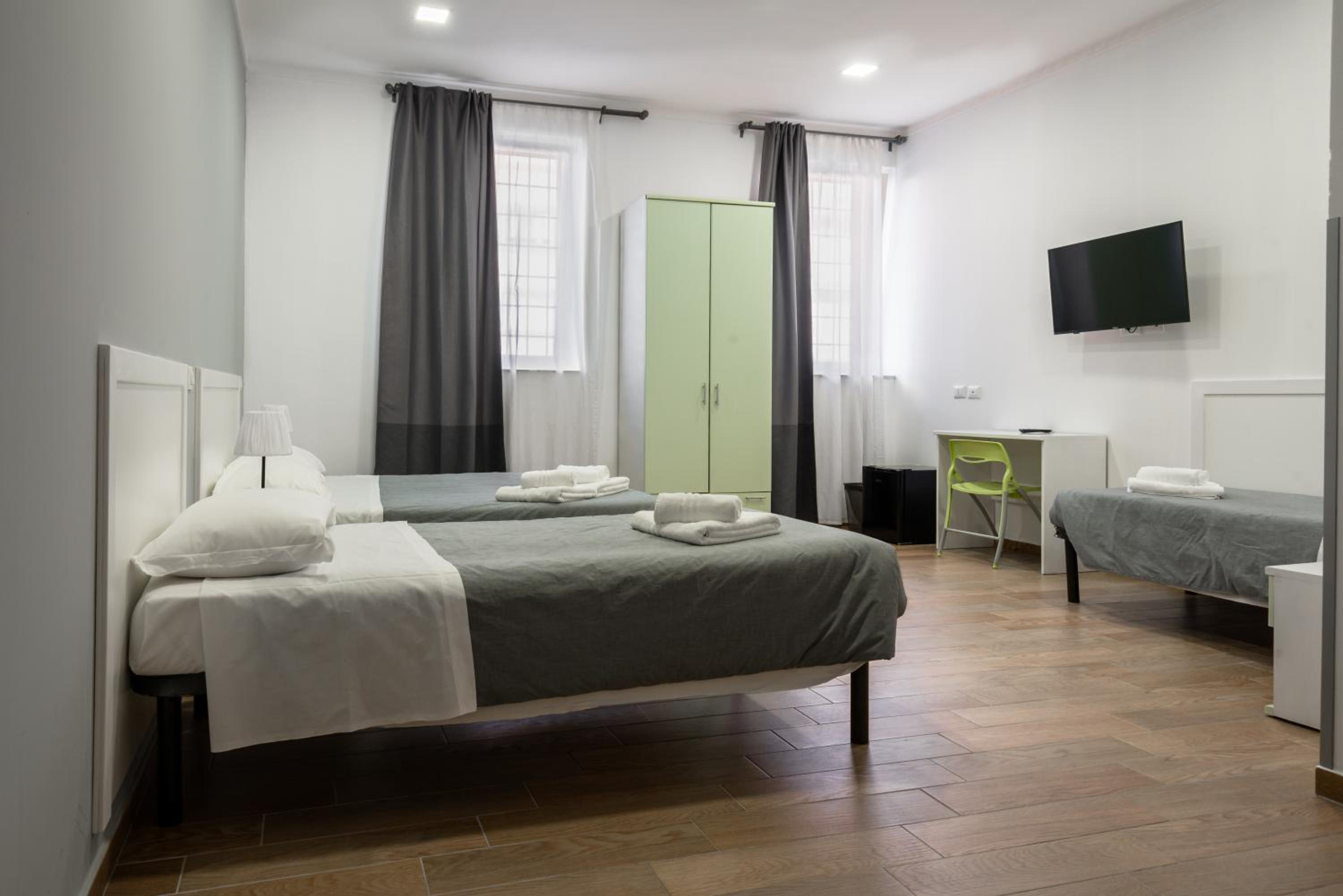 Quadruple Room with Private Bathroom