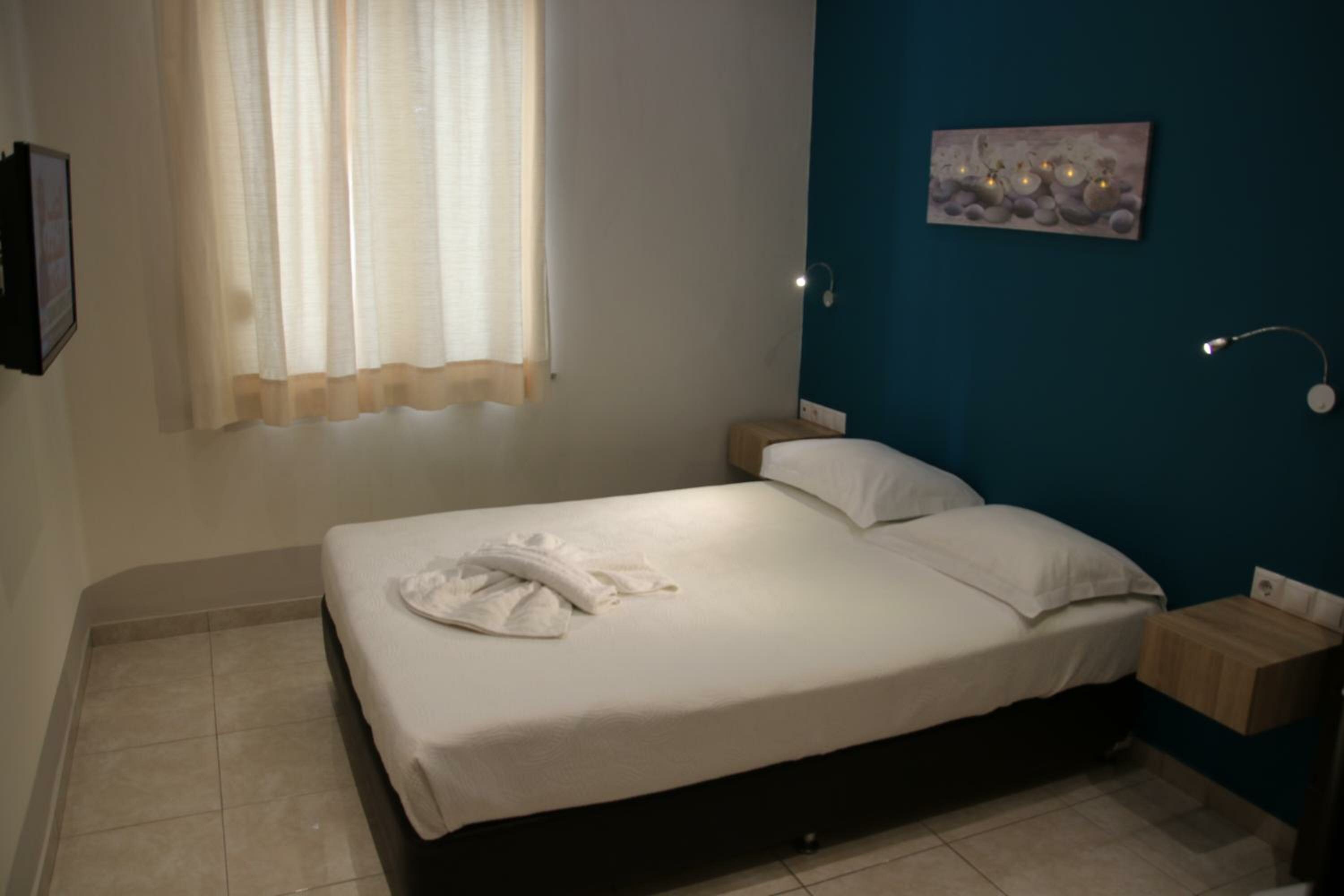 Double or Twin Room with Window