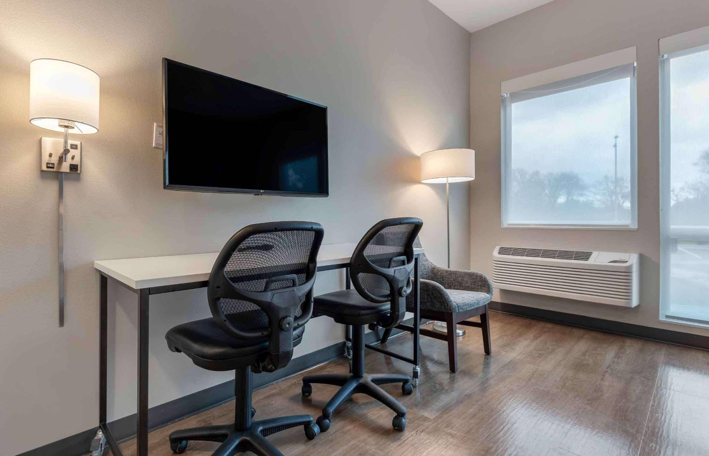 Ideal Studio with Two Queen Beds - Non-Smoking