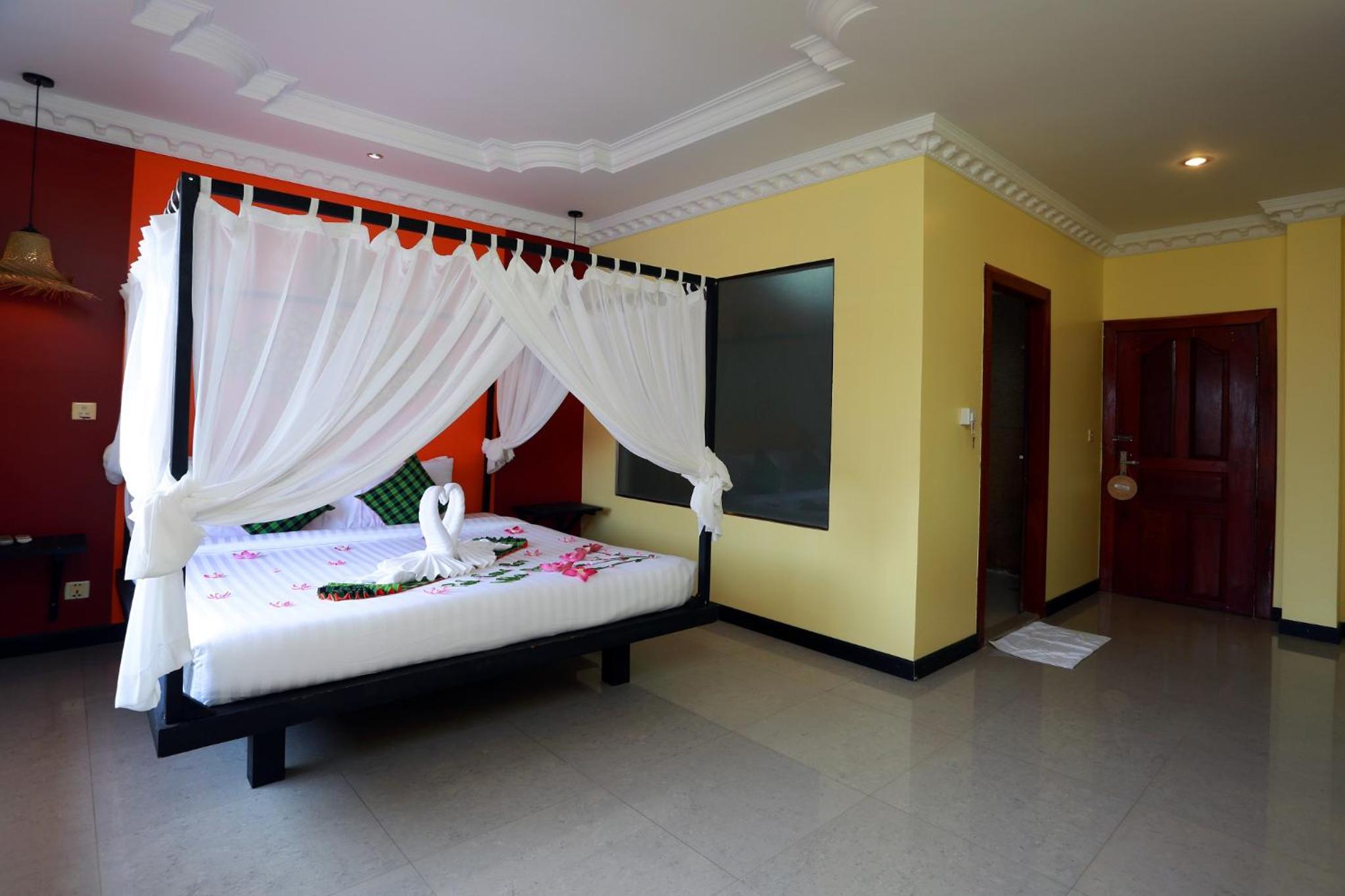 Deluxe Double Room with Balcony and Pool View @ Free Pickup