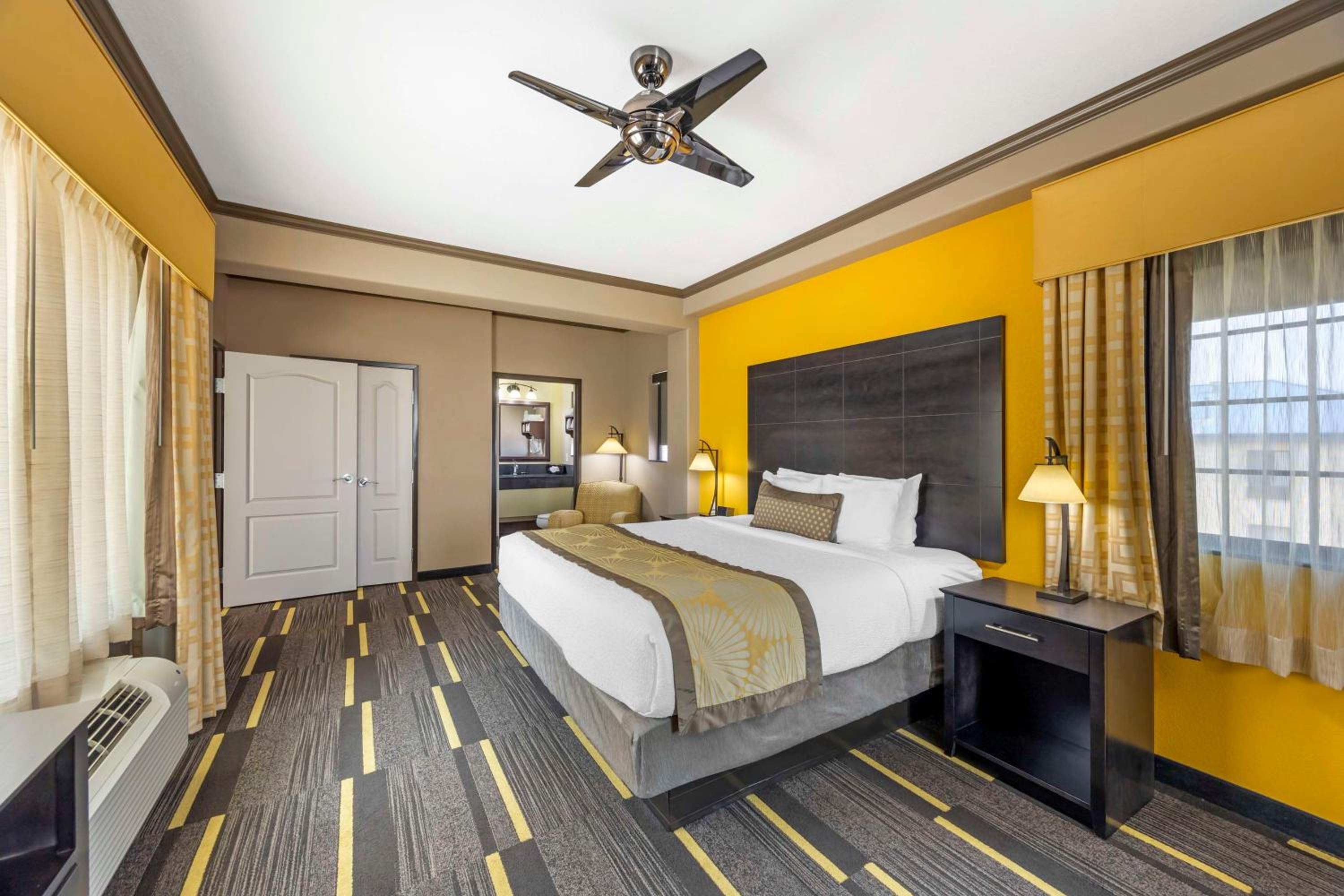 King Suite with One King Bed and Whirlpool - Non-Smoking