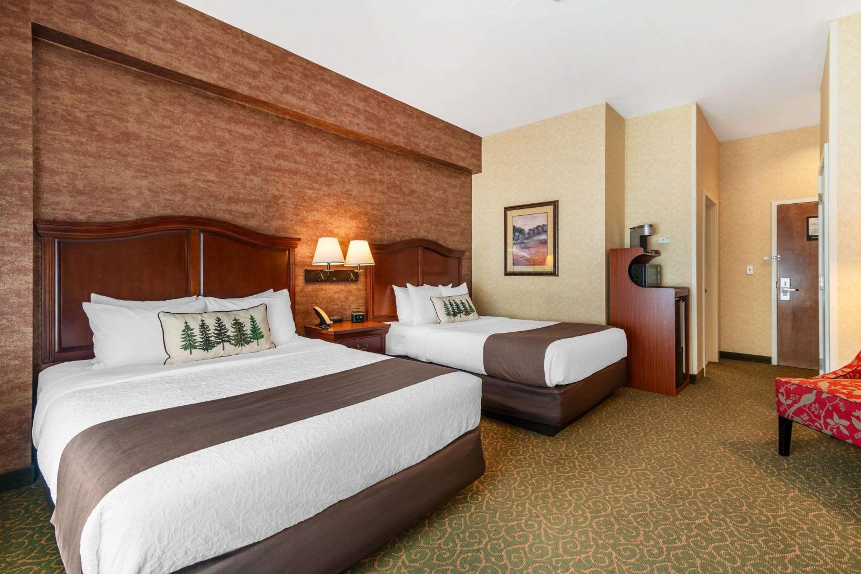 Deluxe Queen Room with Two Queen Beds - Non-Smoking