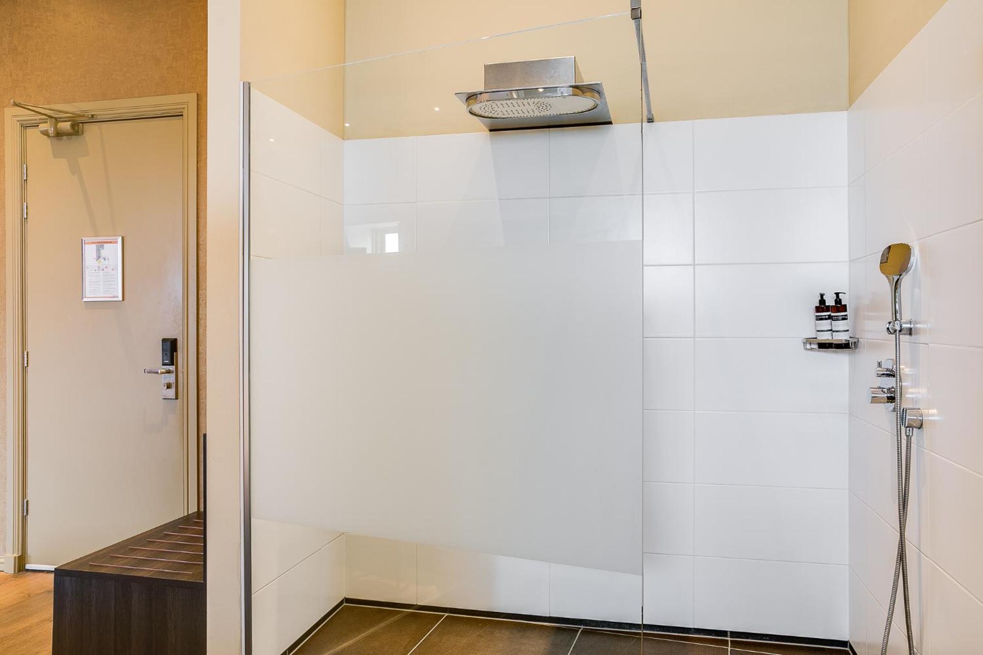 Executive Suite Diamonds of the Sea