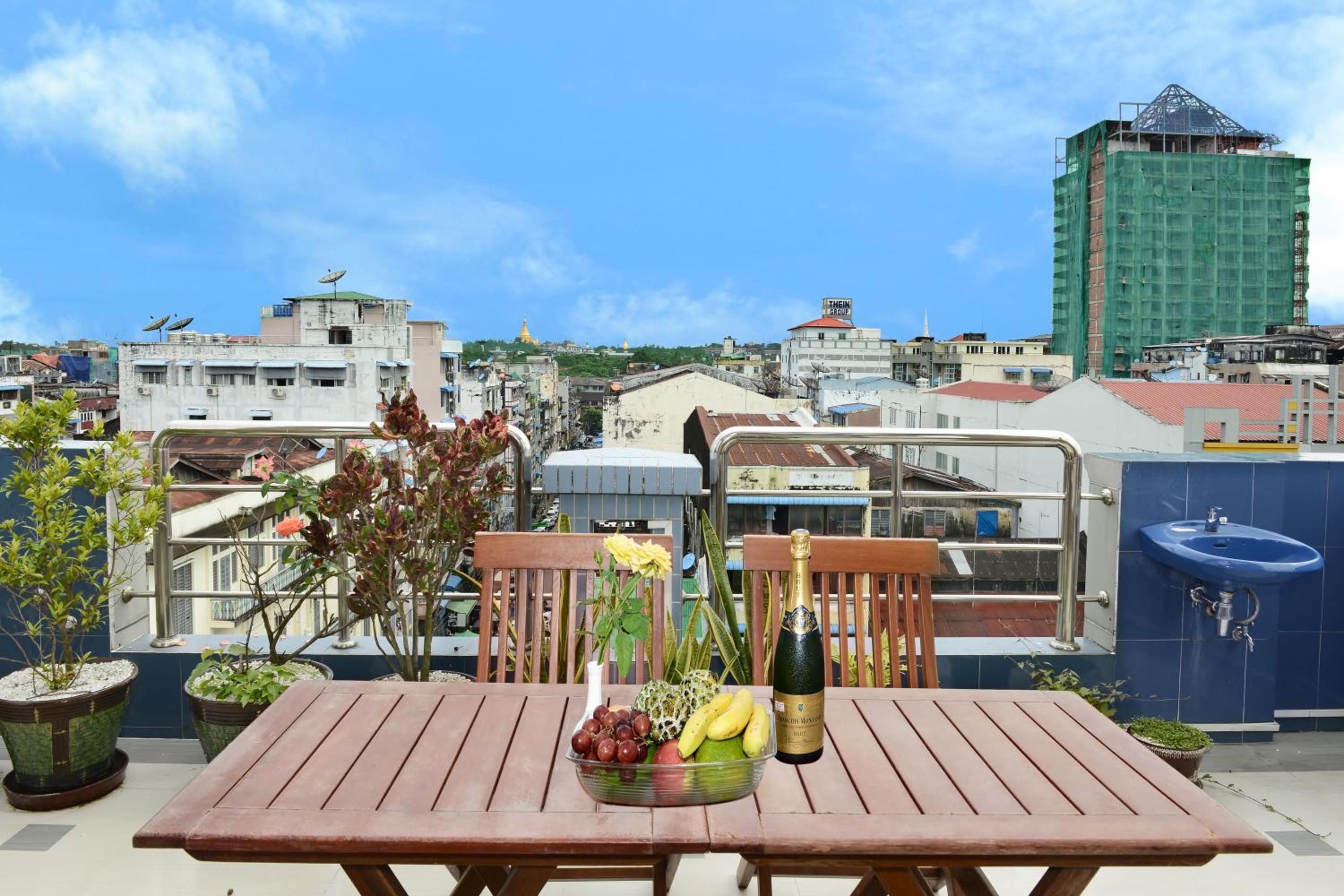 Penthouse Suite with Pagoda View