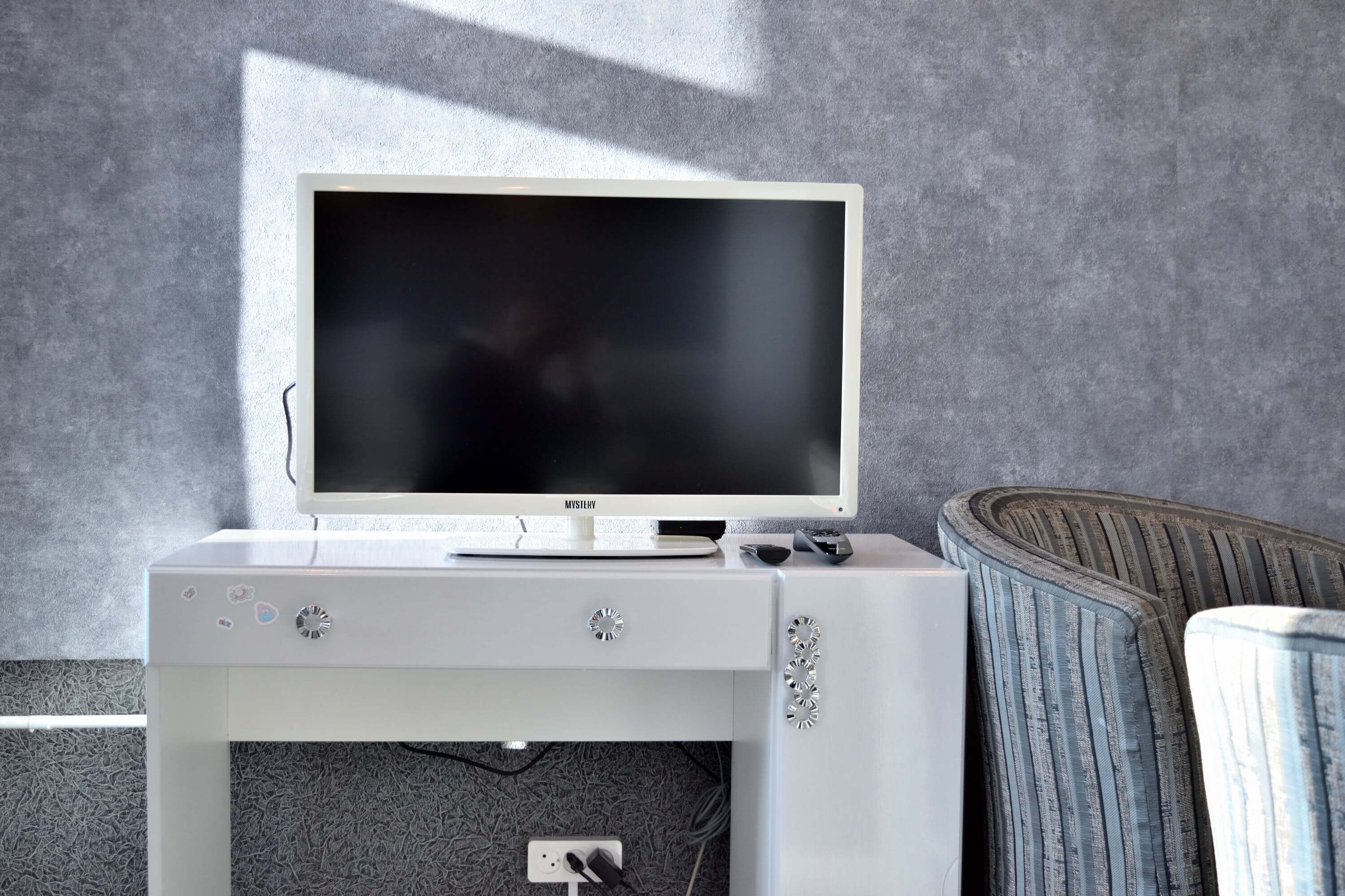 №3. Семейный номер с двуспальной кроватью, диваном и видом на Байкал