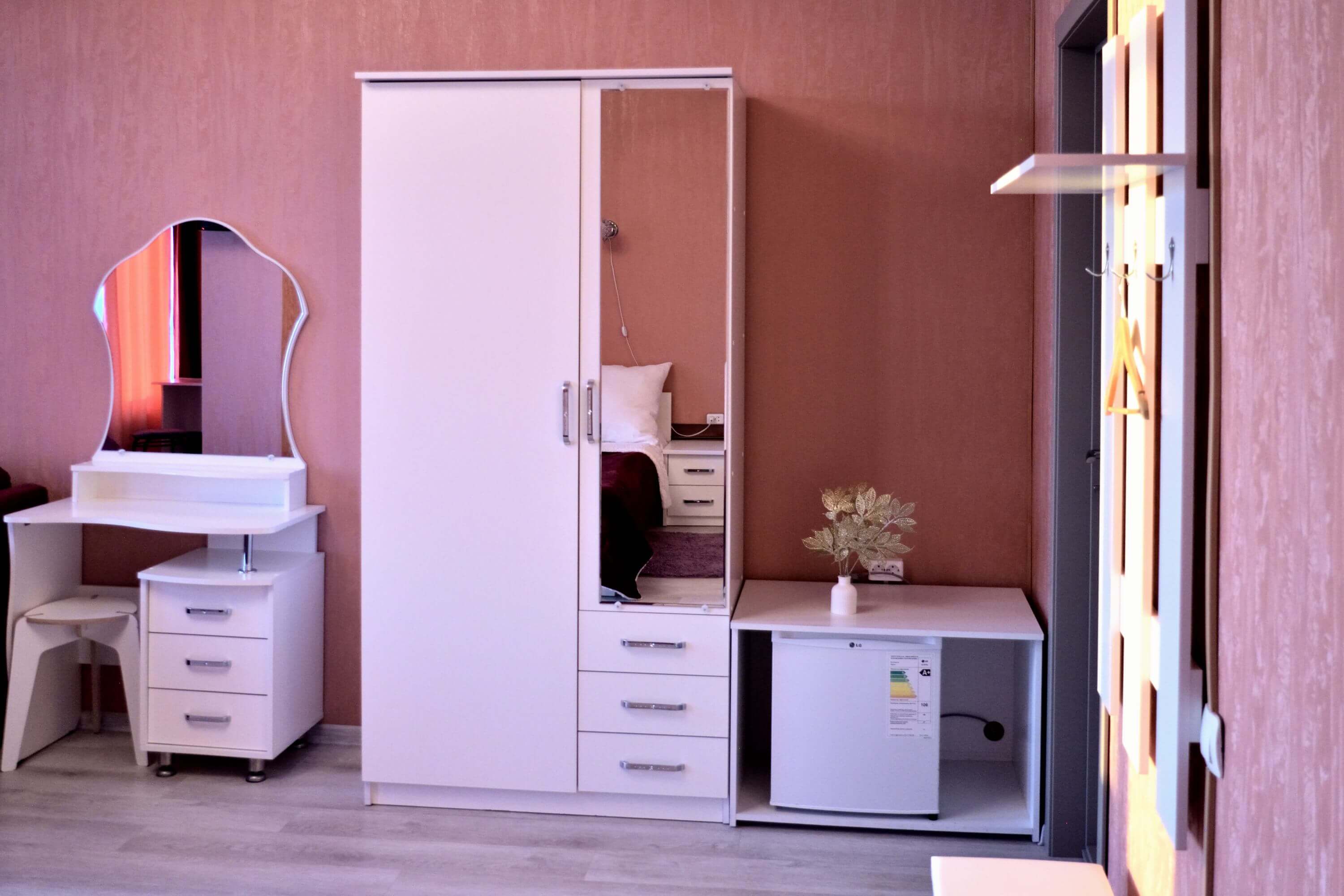 №9. Семейный номер с двуспальной кроватью, диваном и видом на Байкал