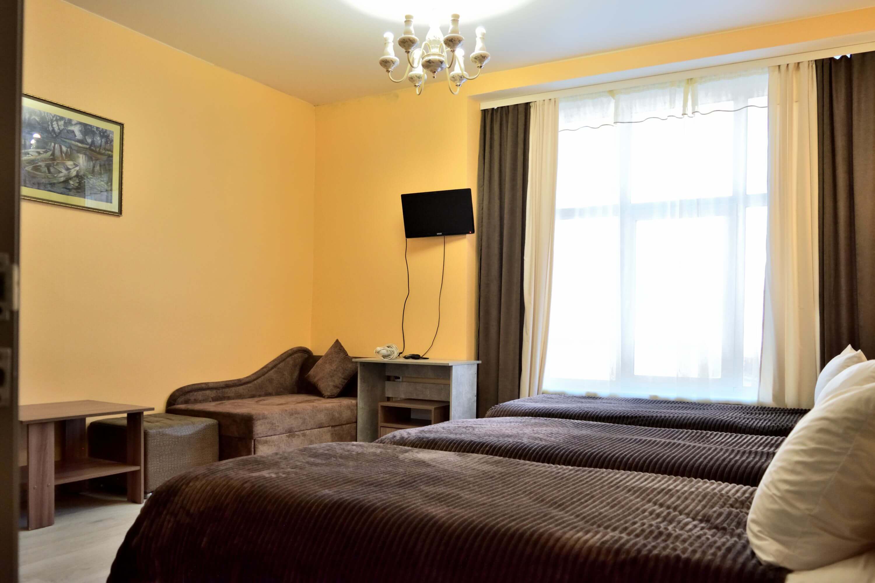 №6. Трехместный номер с дополнительным спальным местом и видом на горы