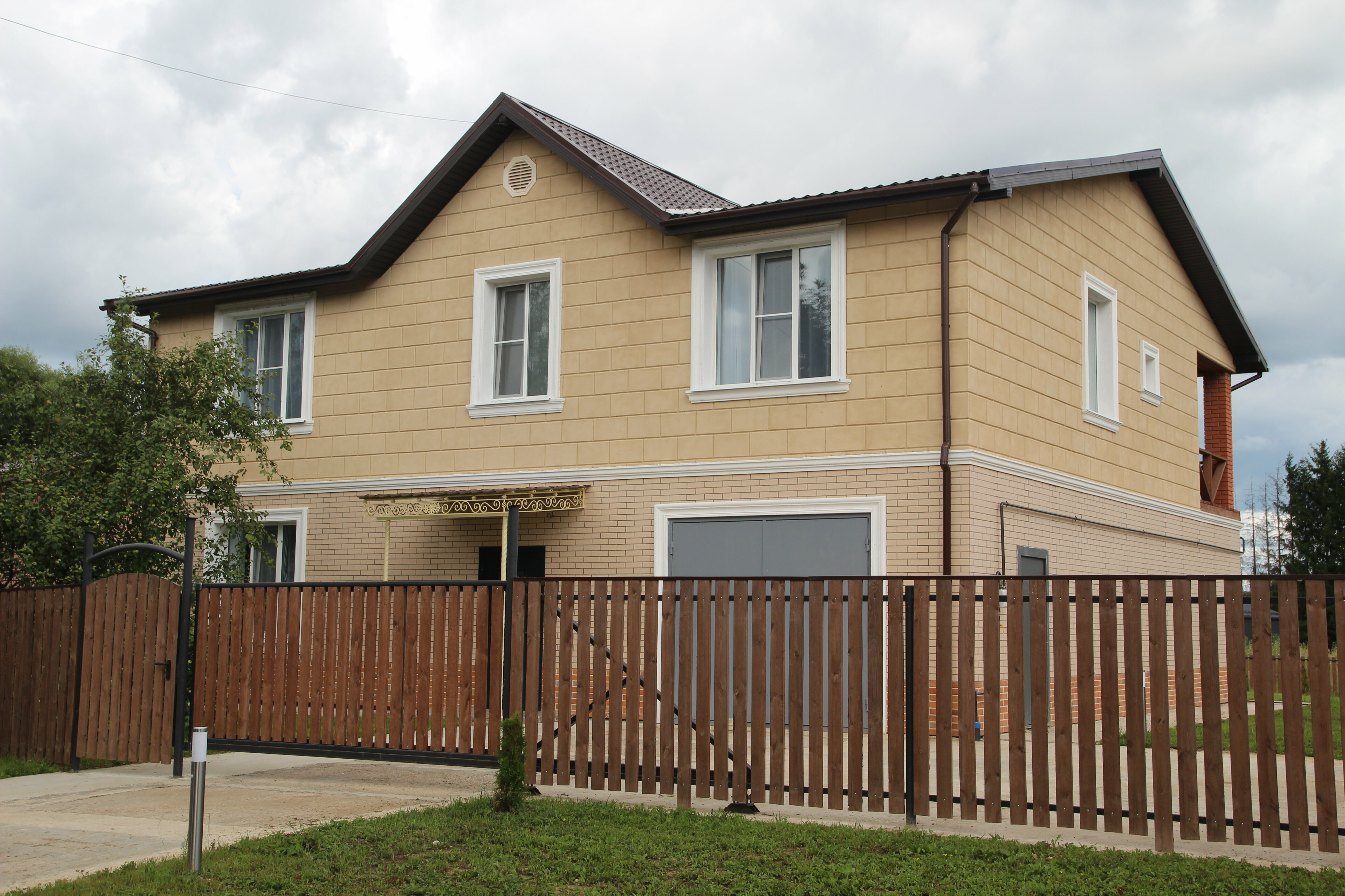 Двухкомнатный улучшенный номер с ванной комнатой и прихожей