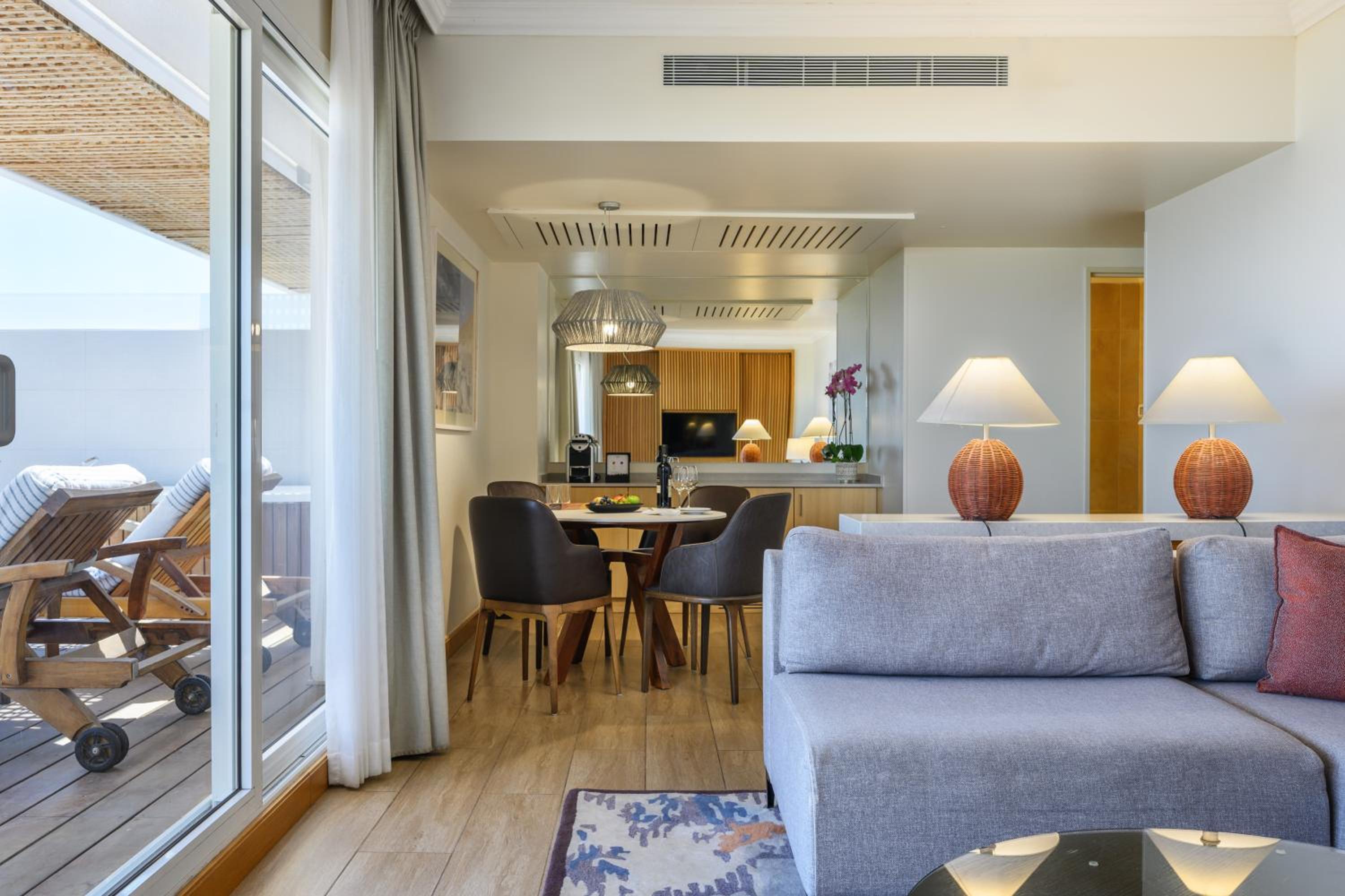 Suite with Dead Sea & Pool-View