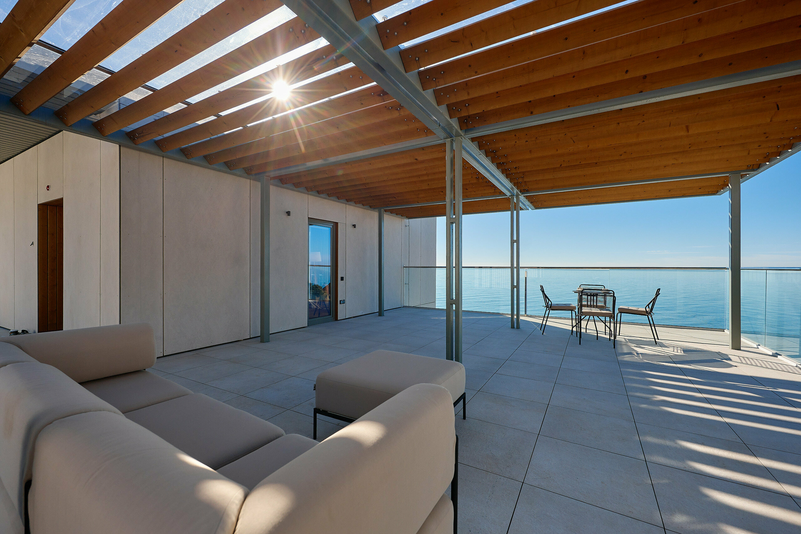 Джуниор "Приморский" с выходом на террасу