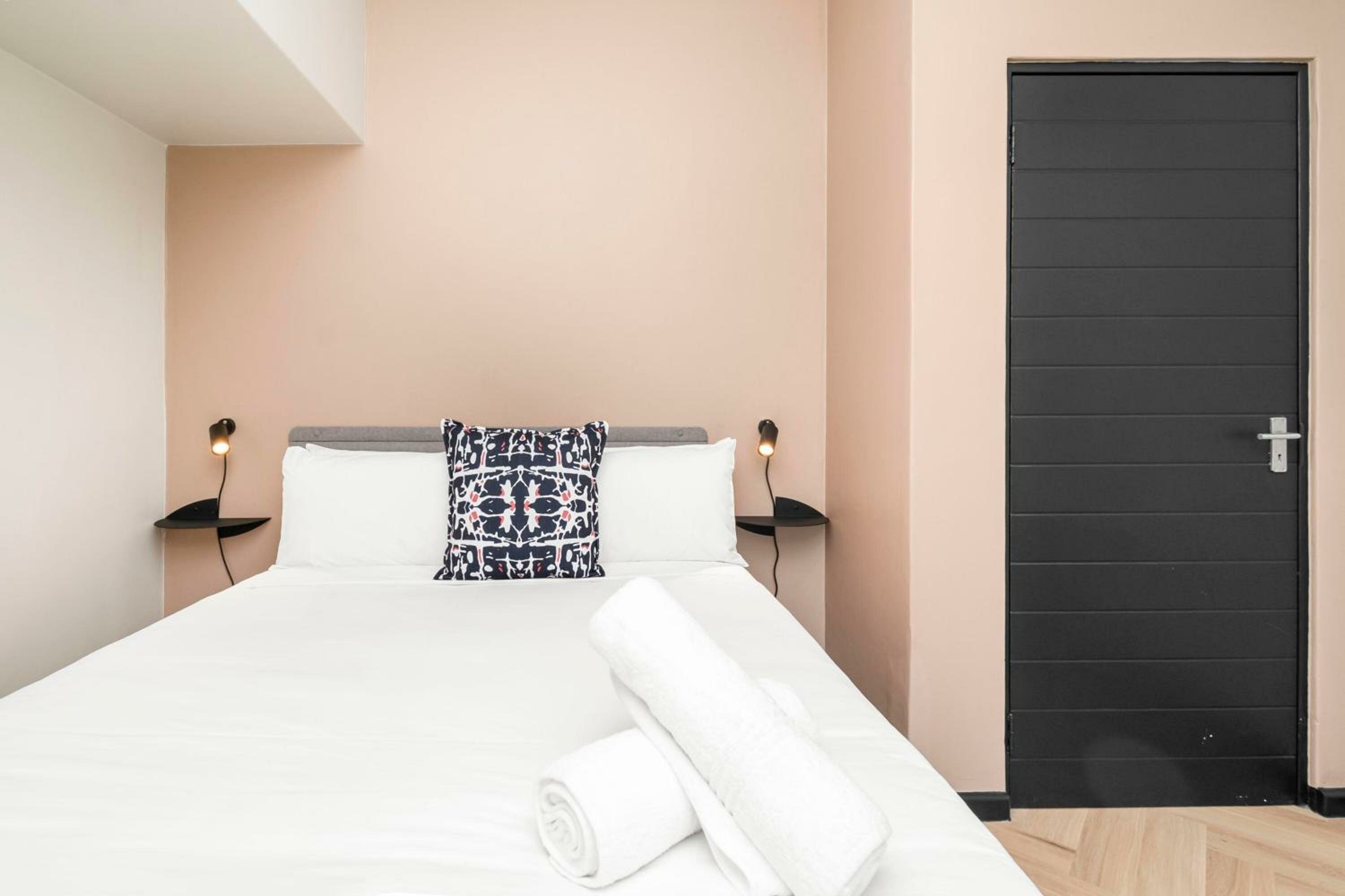 Superior One-Bedroom Apartment