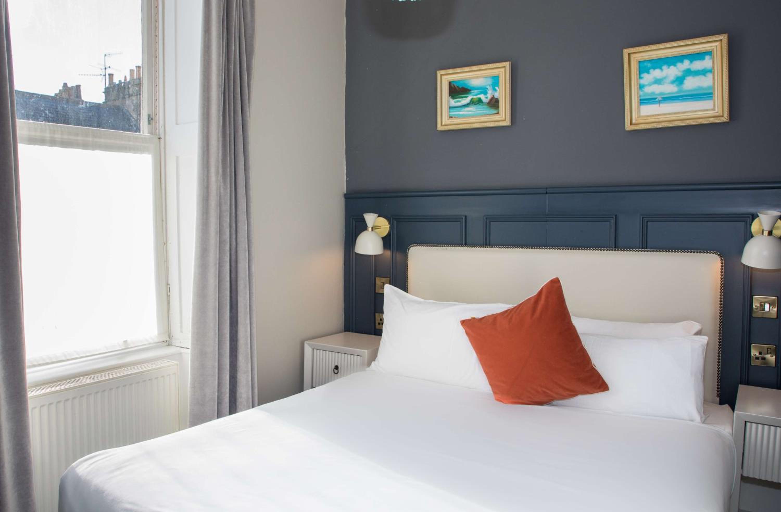 Traditional Cozy Room