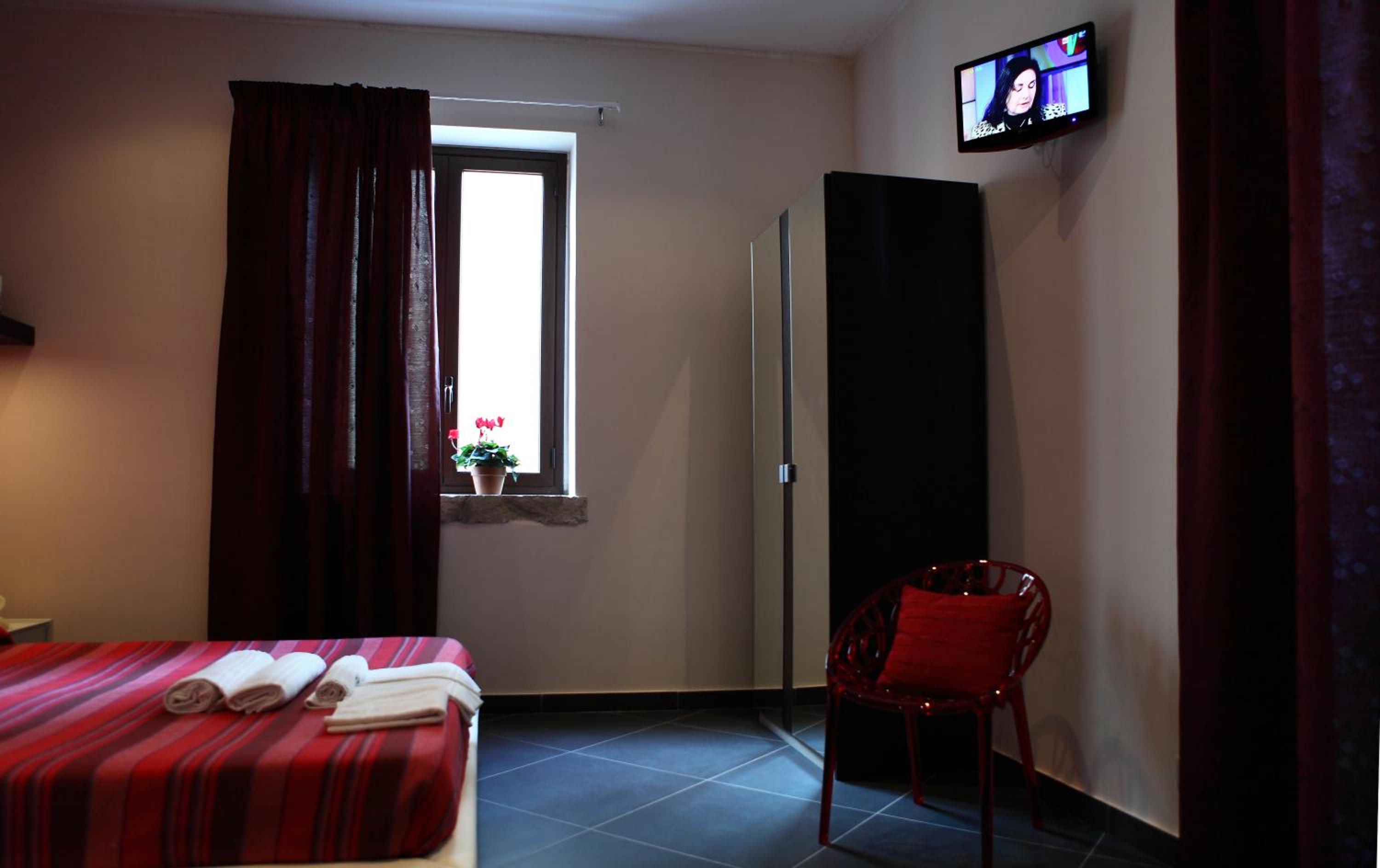 Suite with Side Sea View