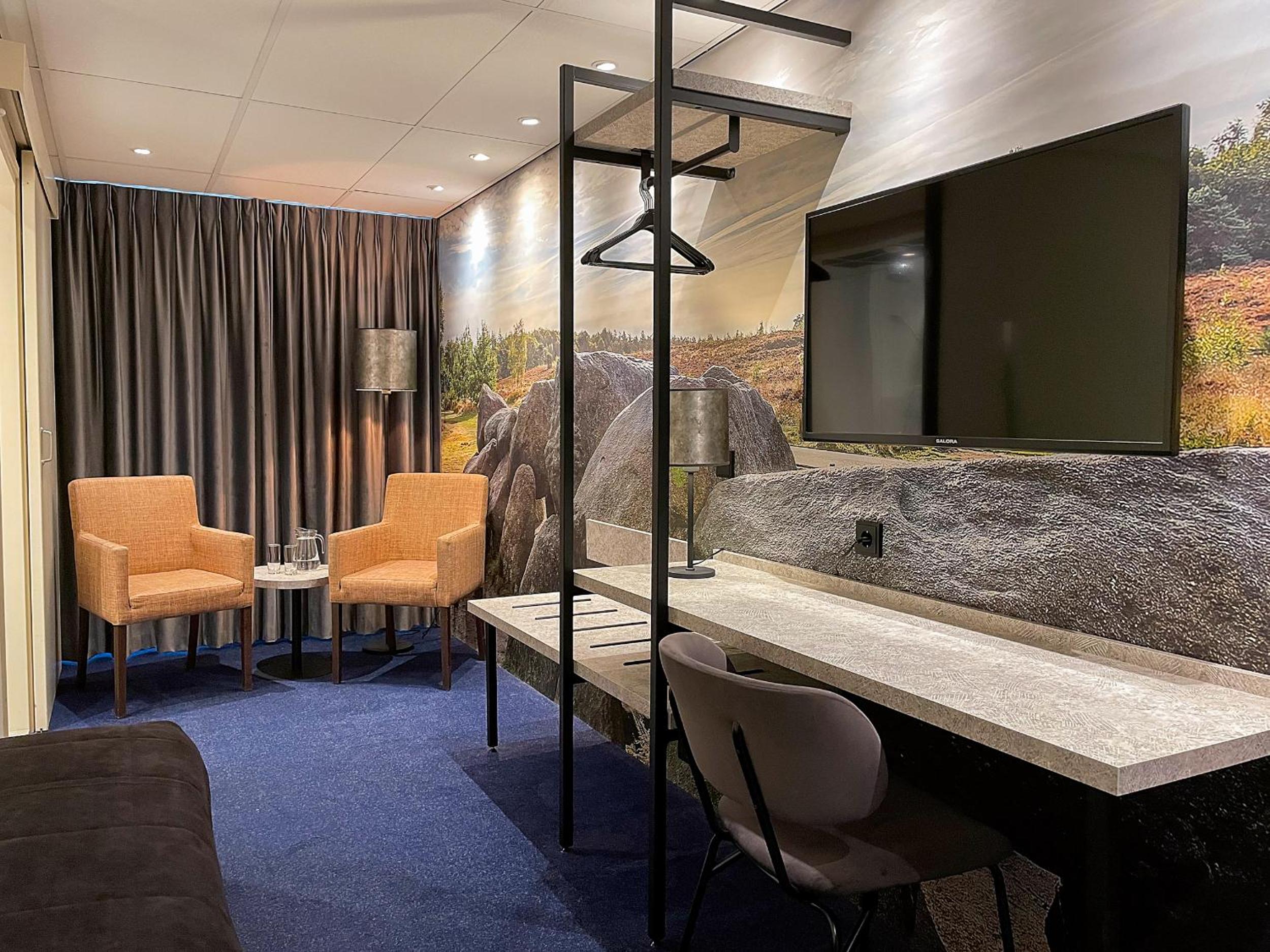 Family Room (2 Adults + 2 Children)