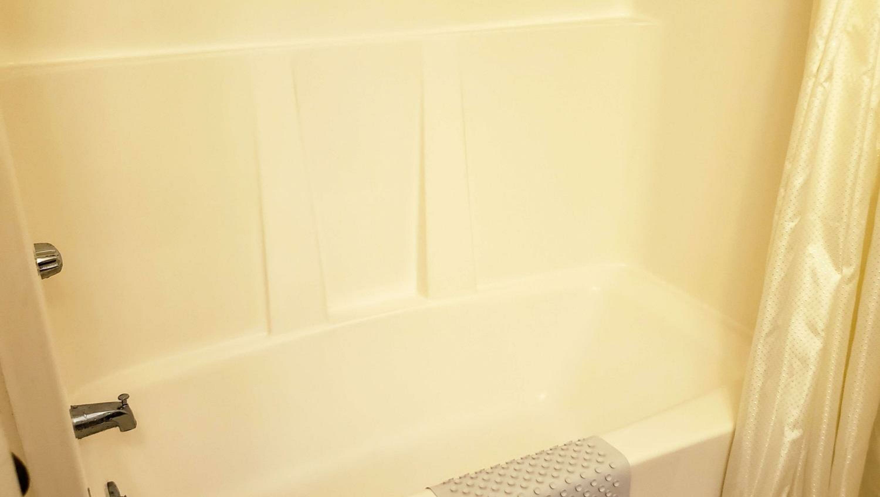 Queen Room - Non-Smoking