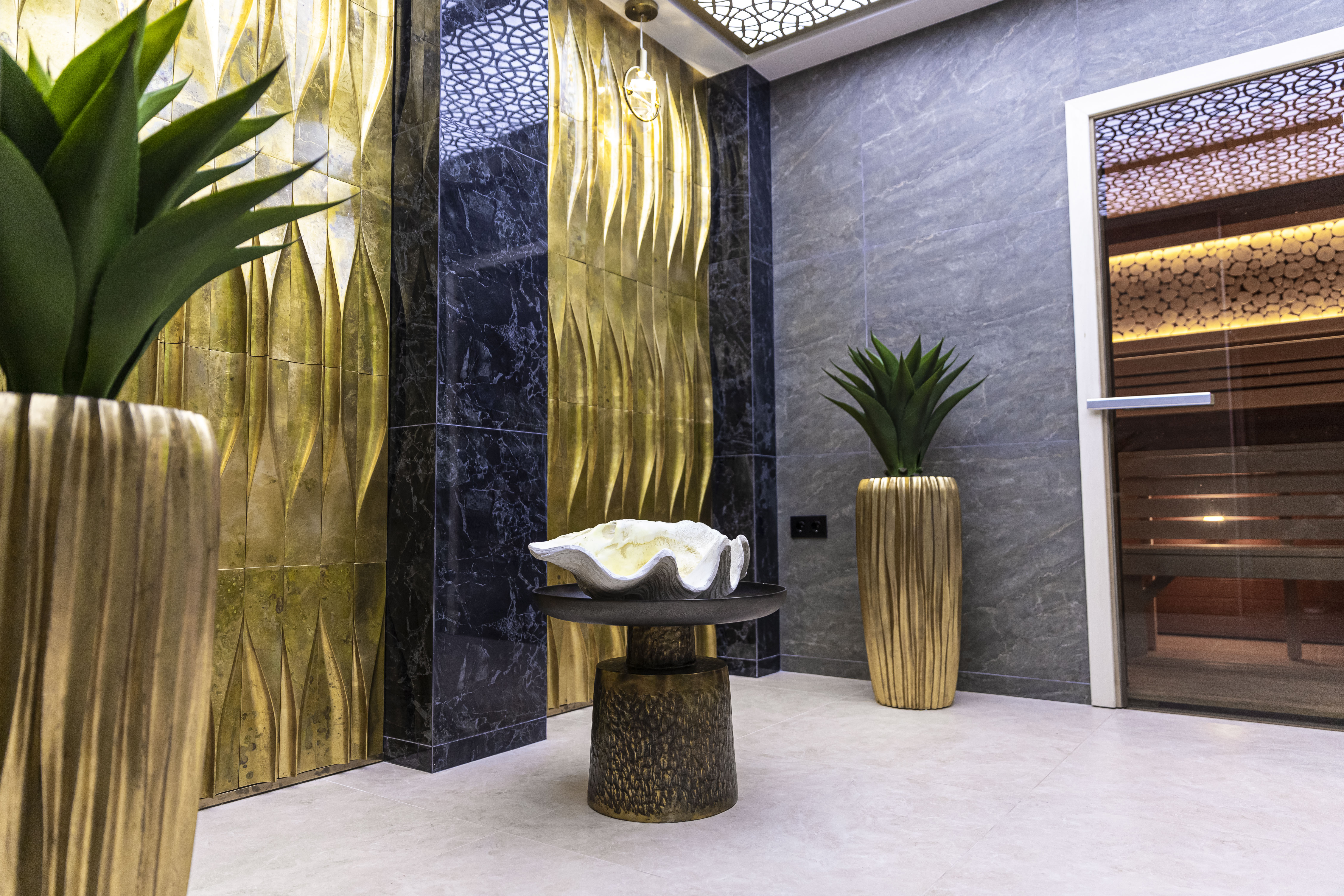 Люкс с кроватью размера «king-size» и балконом