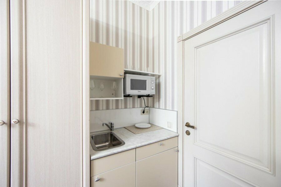 Номер-студия с кроватью размера "king-size" и диван-кроватью