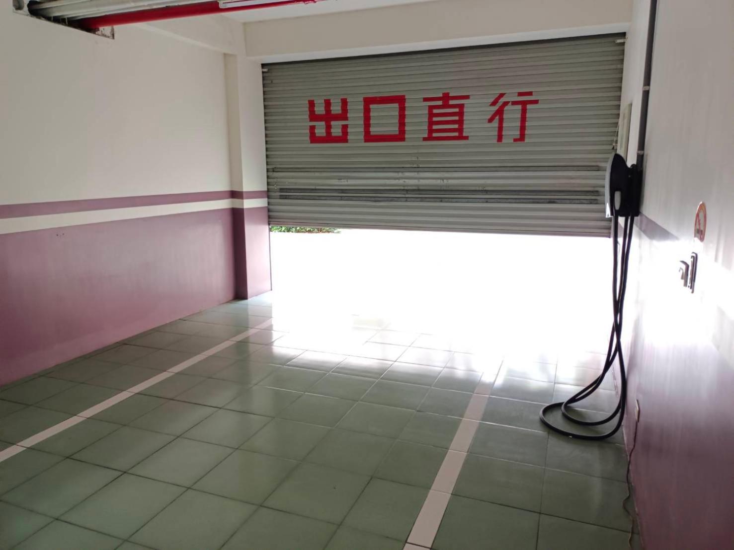 Deluxe Family Suite - with Garage