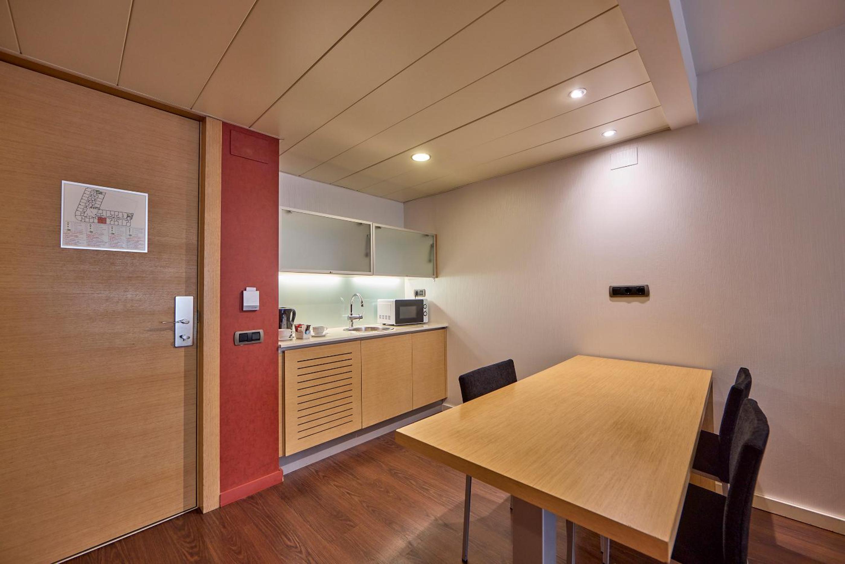 Family Room (2 Adults + 2 Children)