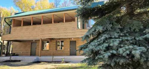 Дом с балконом